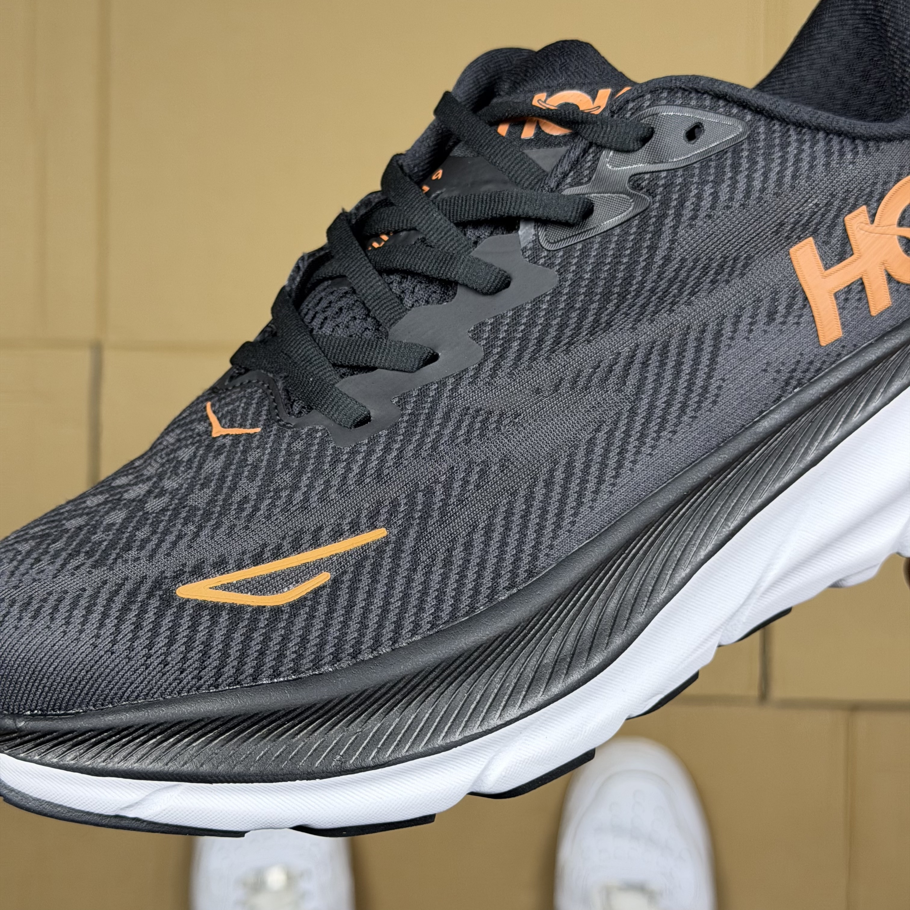 Hoka Clifton 9