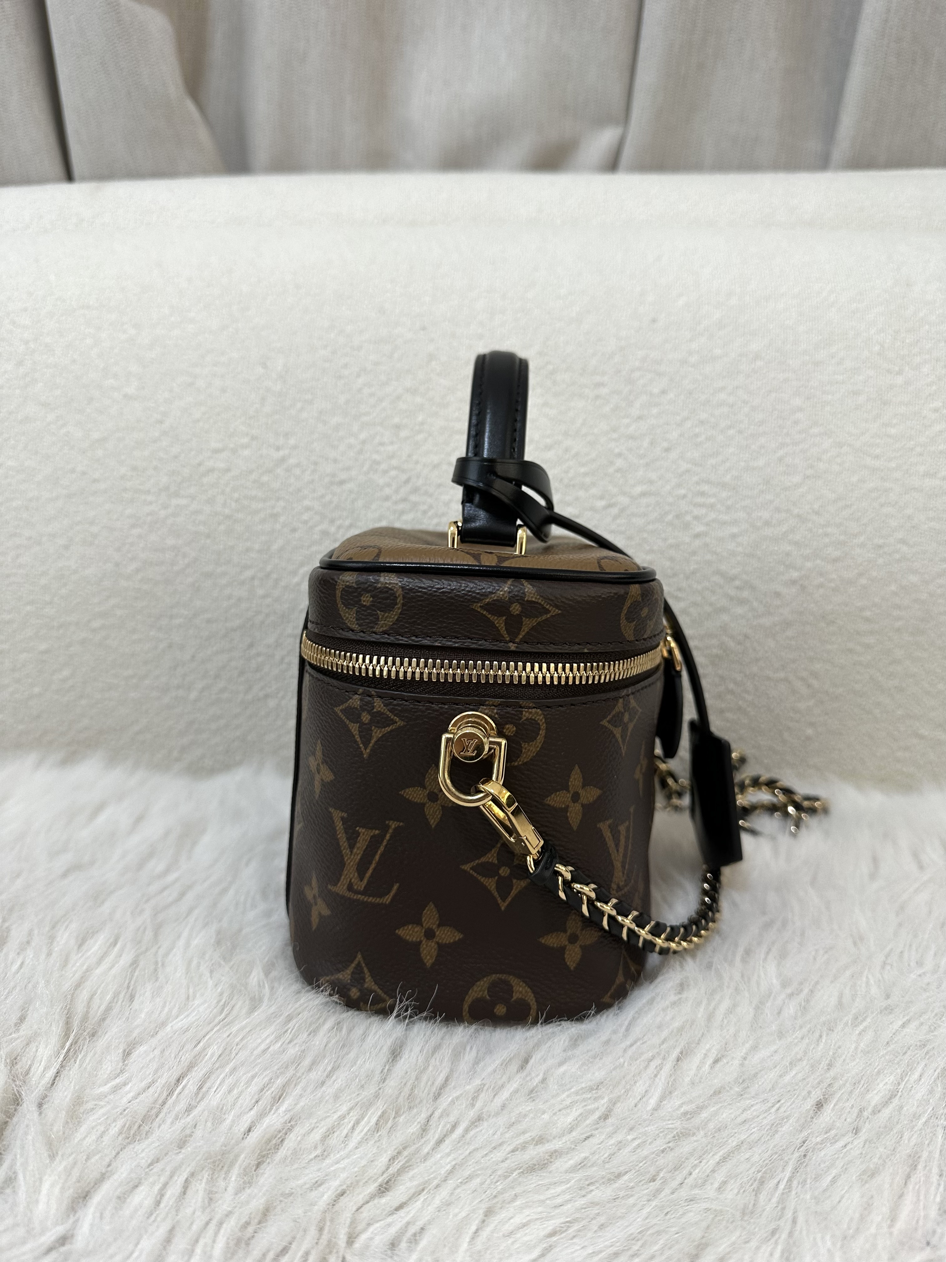 Pre-owned Louis Vuttion Vanity PM Monogram Reverse Canvas /  Product Code: 26022110