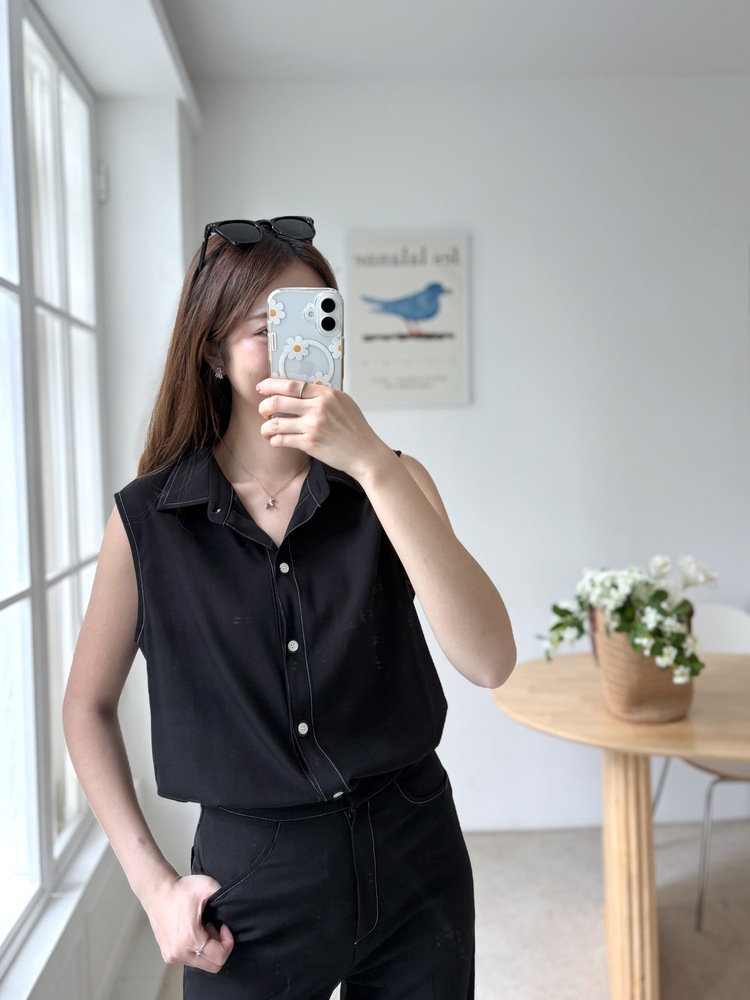 Topstitched Sleeveless Blouse (Black)
