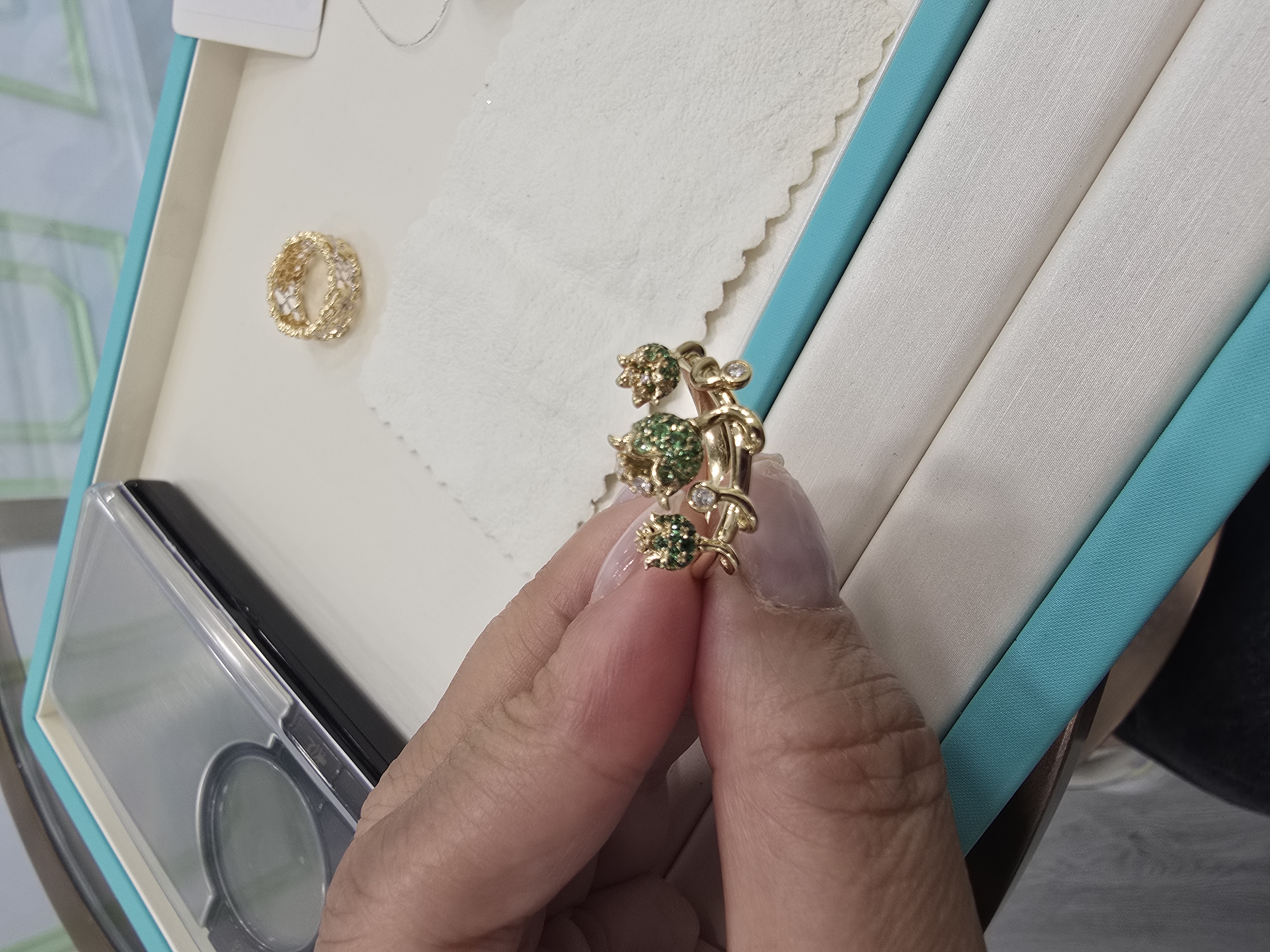 18K沙佛萊鑽石戒指 S0.8 D0.09 W4