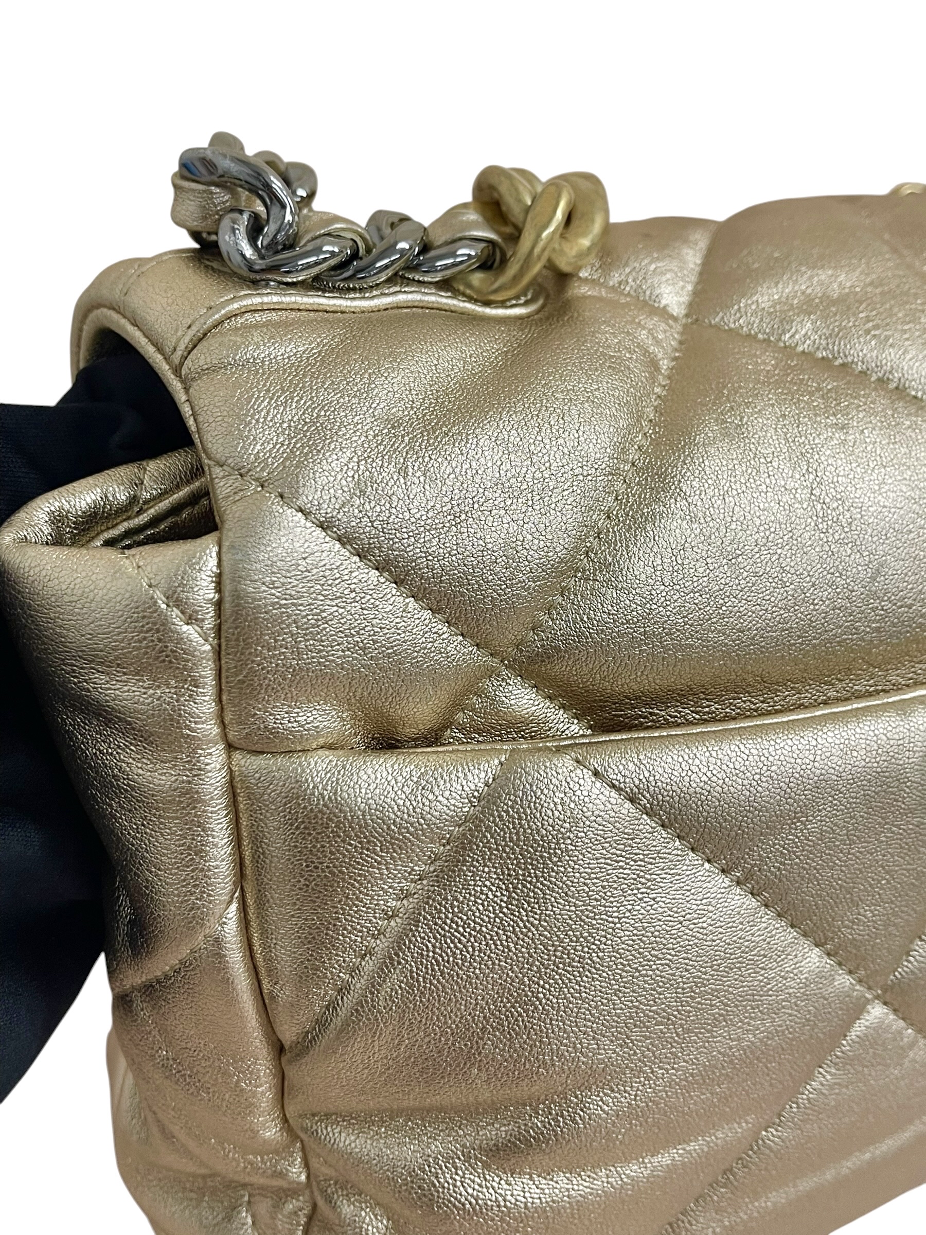 Pre-owned Chanel 19 Flap Bag / Product Code: 062203