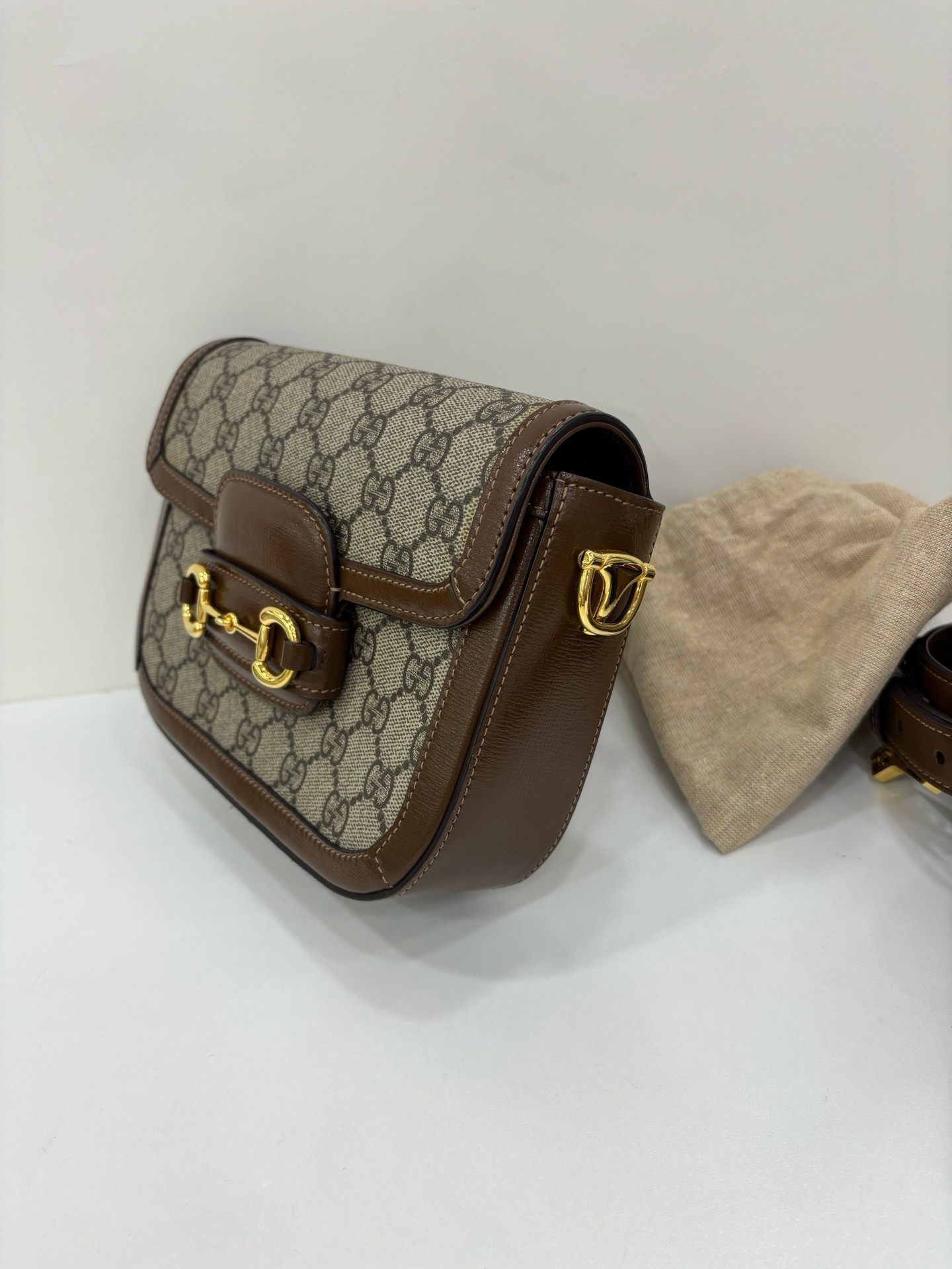 直播貨品 |  [1個-$100 2個-$300］E02