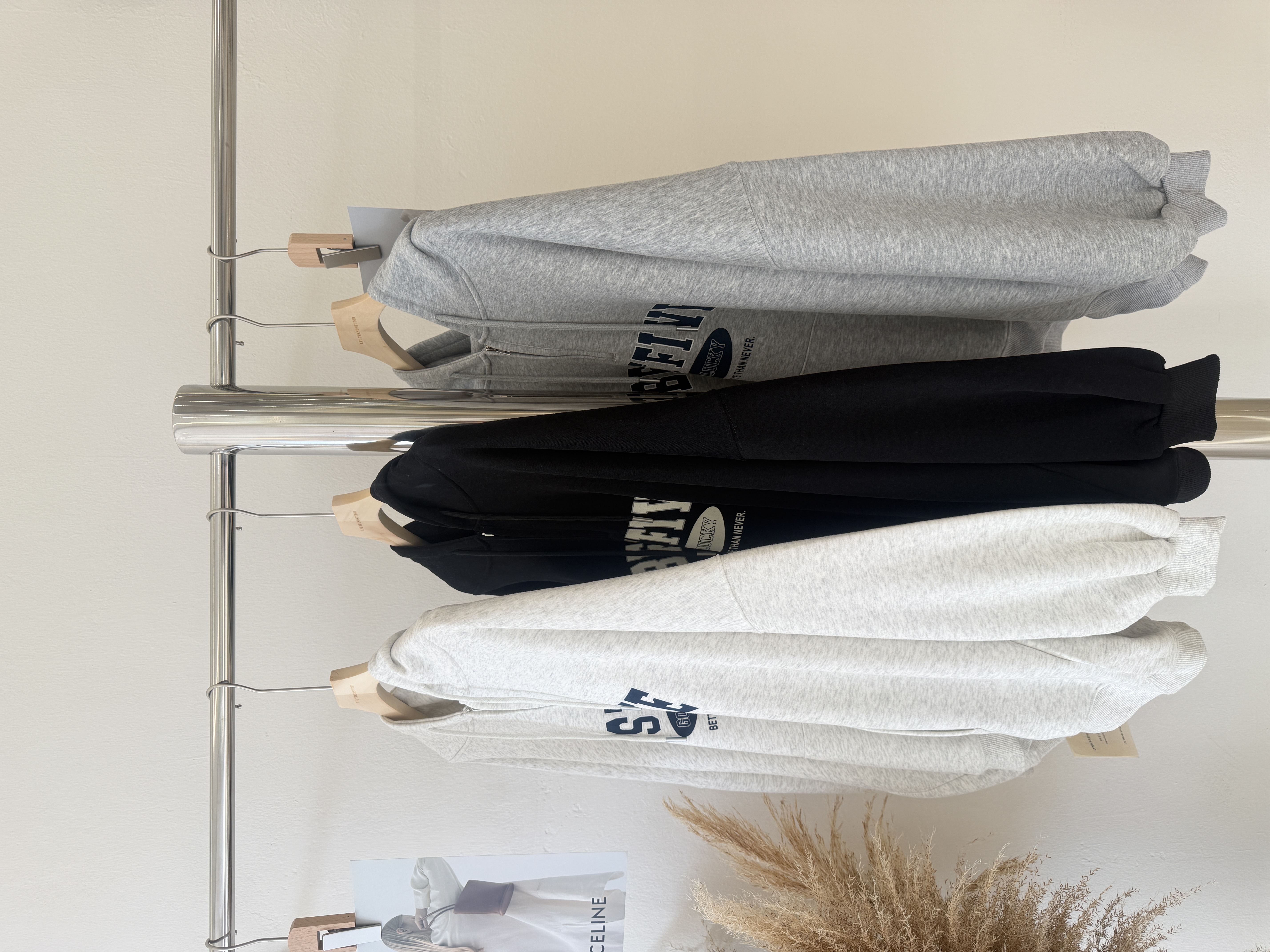 6722 时尚字母连帽卫衣