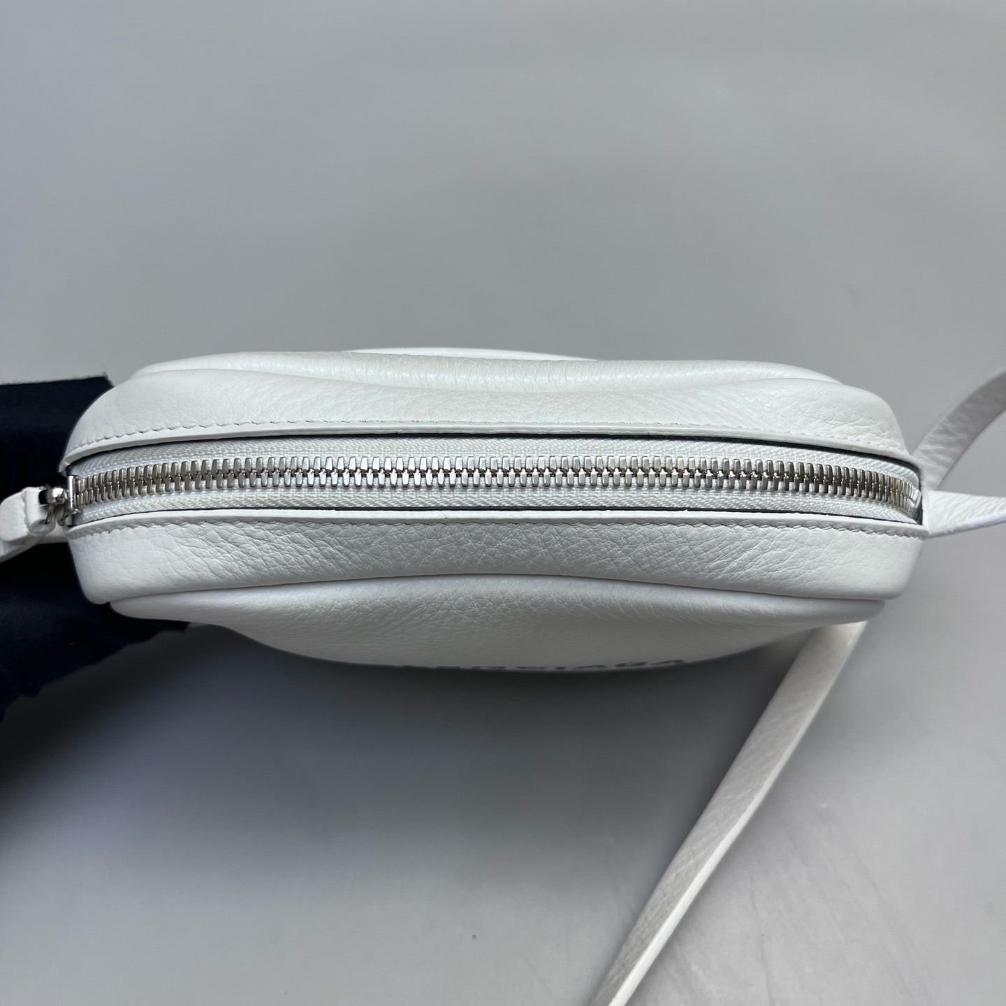 【預訂貨品】巴黎世家白色全皮相機包