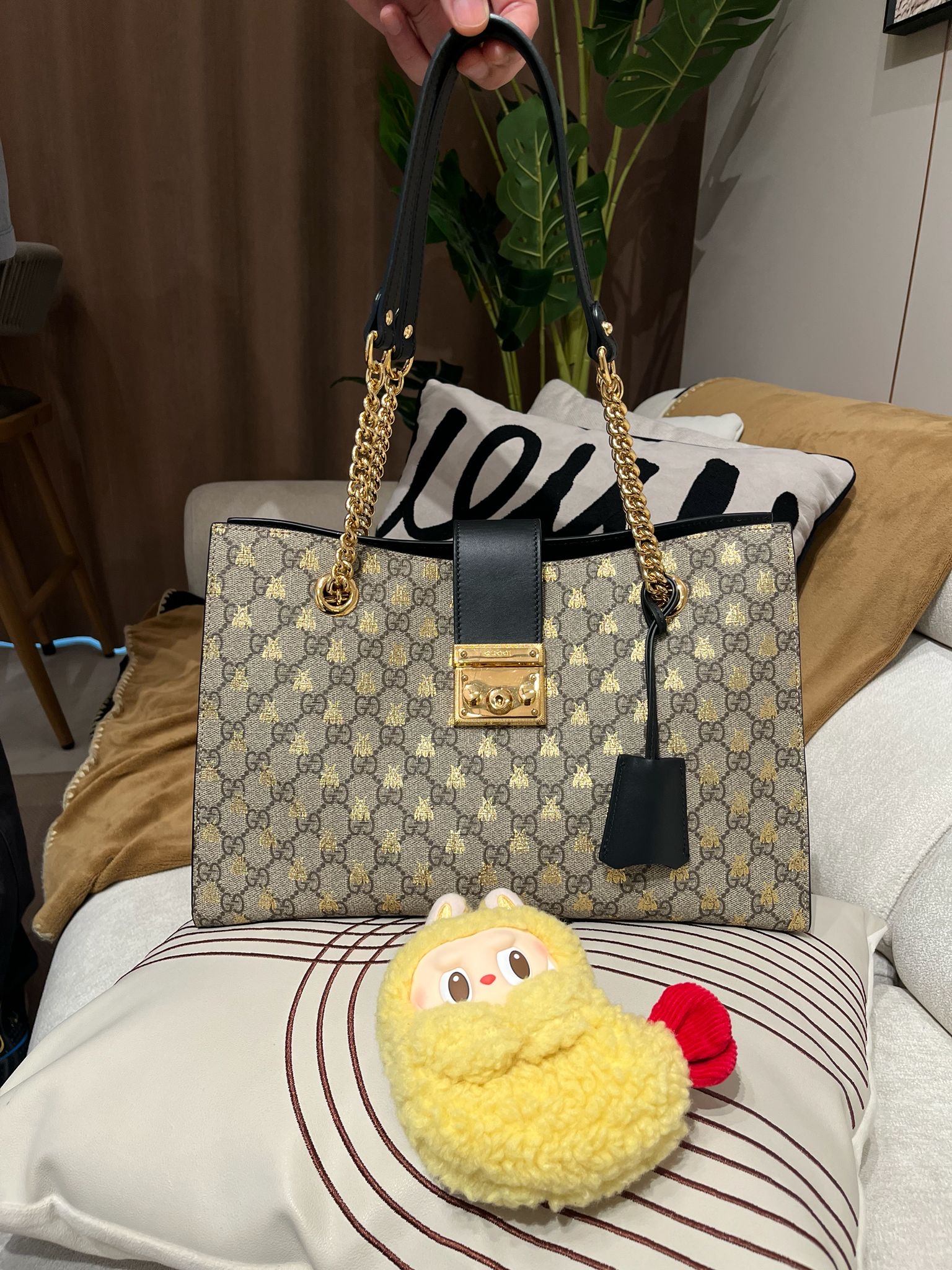 GUCCI PADLOCK GG SUPREME BEE CHAIN SHOULDER BAG  100%Authentic 98%new✅dust bag 