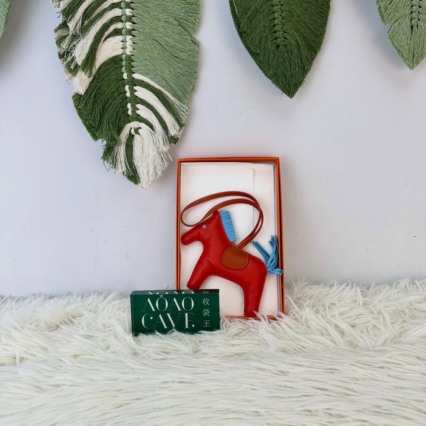 HERMES🤍PRE OWNED Rodeo 紅拼藍色馬仔吊飾 全套有盒❤️