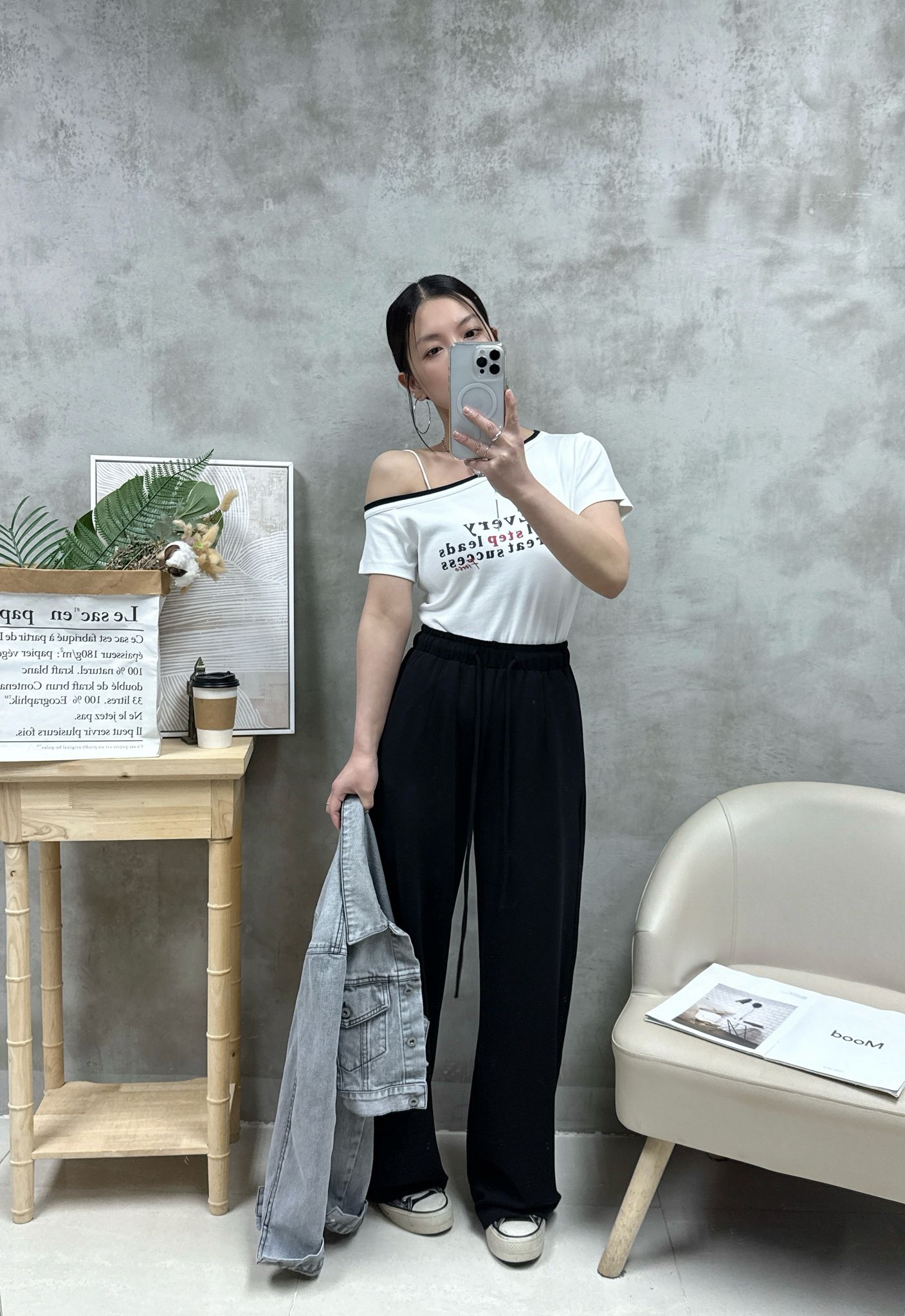 B05 拼色領斜腳英文字Top