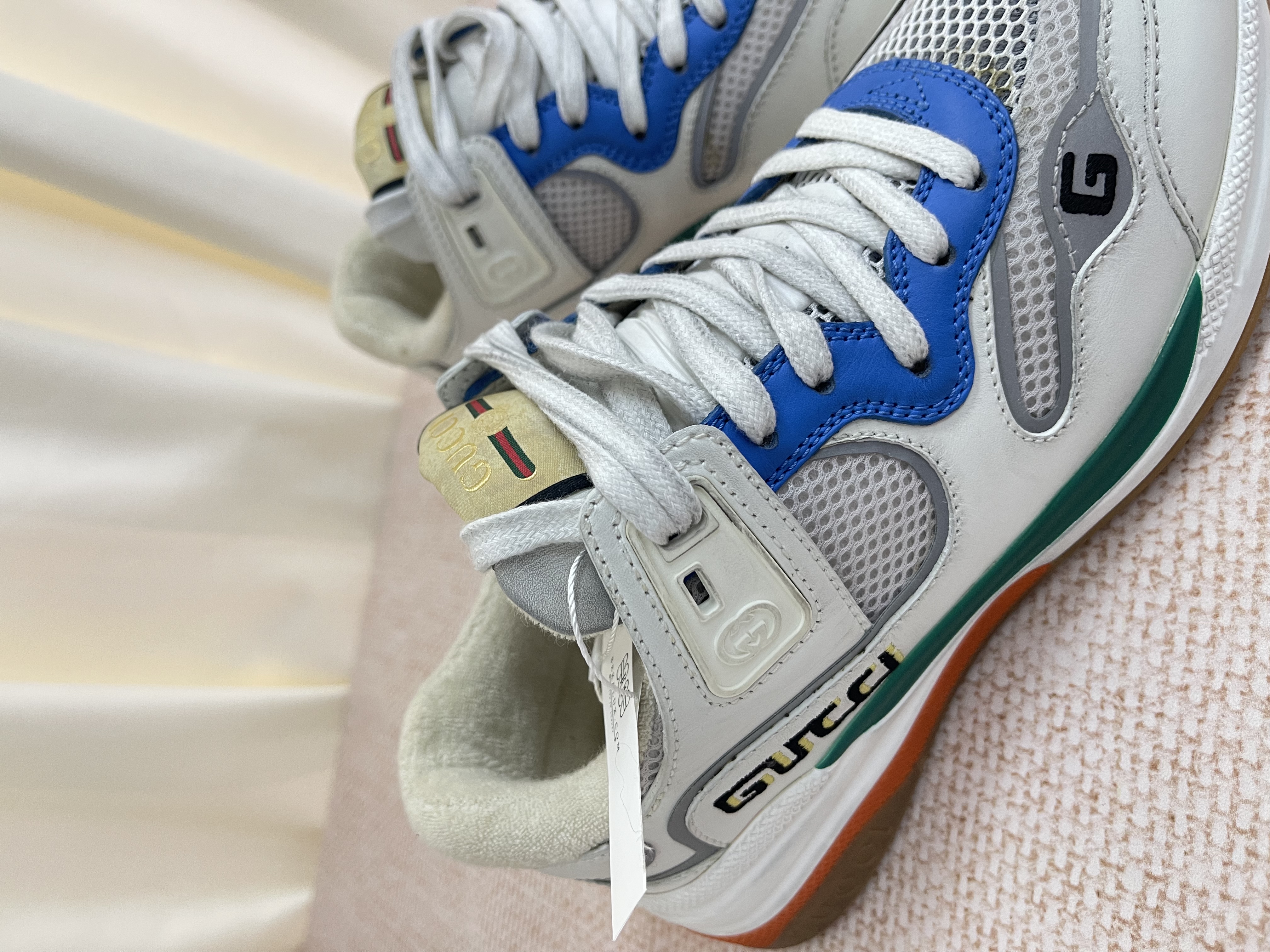 Unused item Gucci Sneakers / Product Code: 26042405