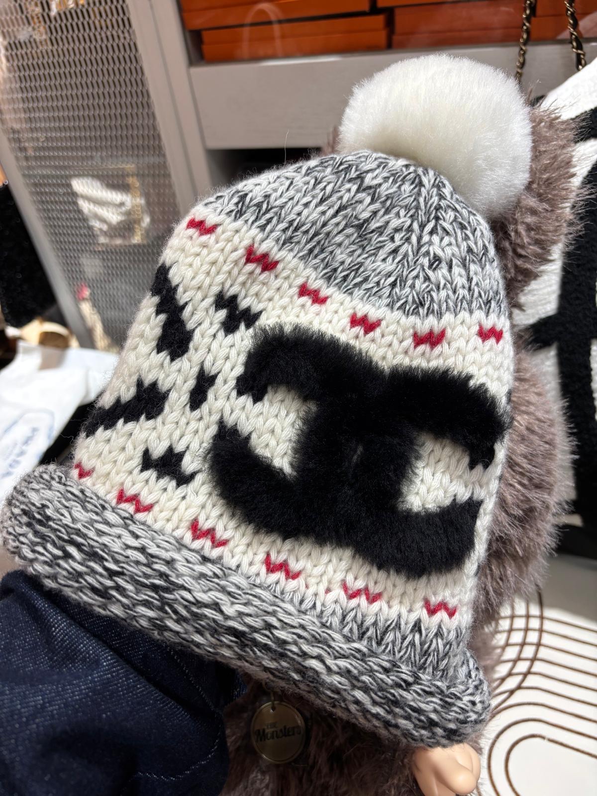 Chanel coco neige 冷帽 100%Authentic, 未使用品