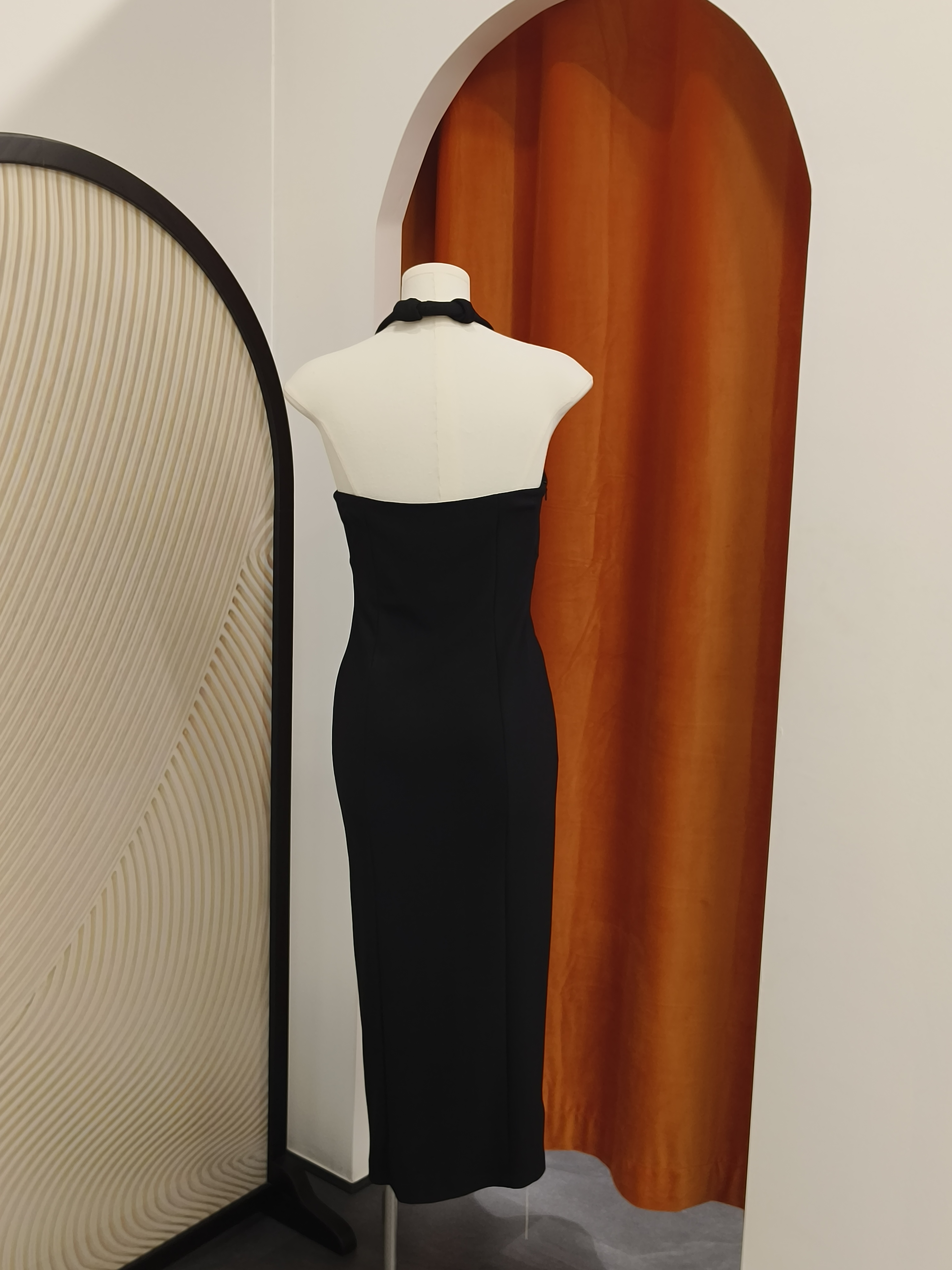 V领挂脖连衣裙 Halter Neck Slim Dress