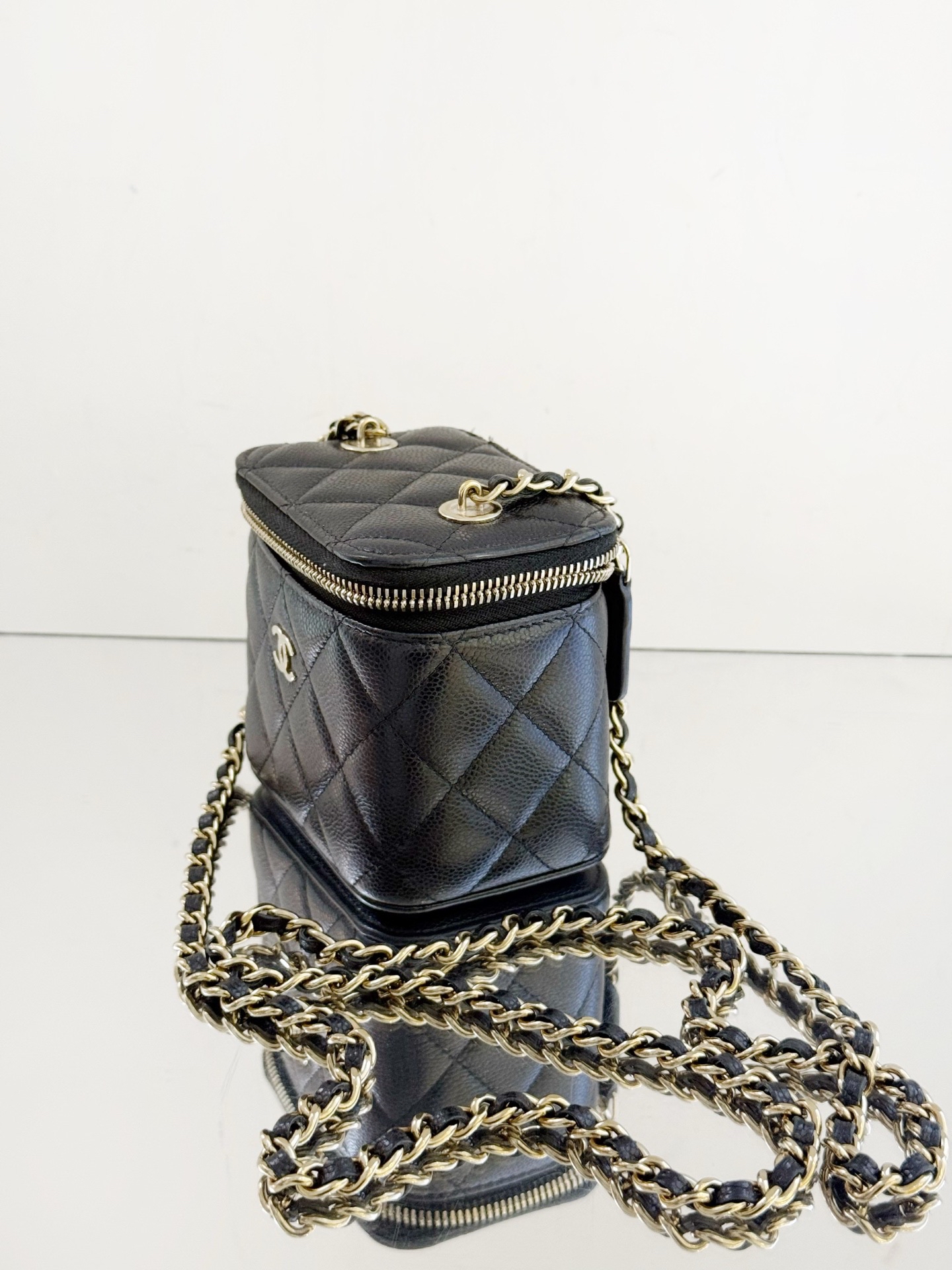 【預訂貨品】Chanel 23S Mini 黑金荔枝牛皮化妝包💳芯片款 