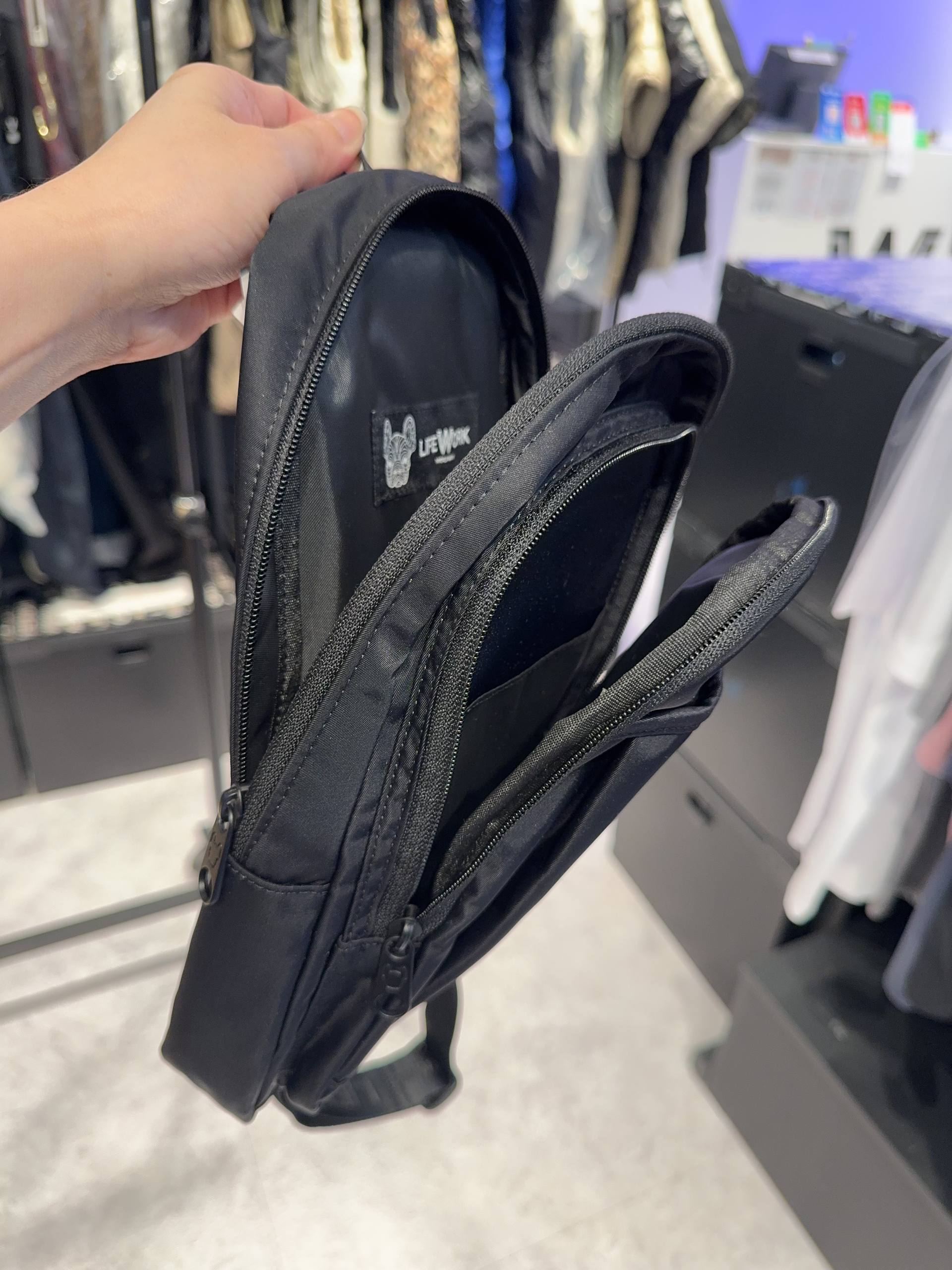 🇰🇷Lifework 尼龙胸包✨