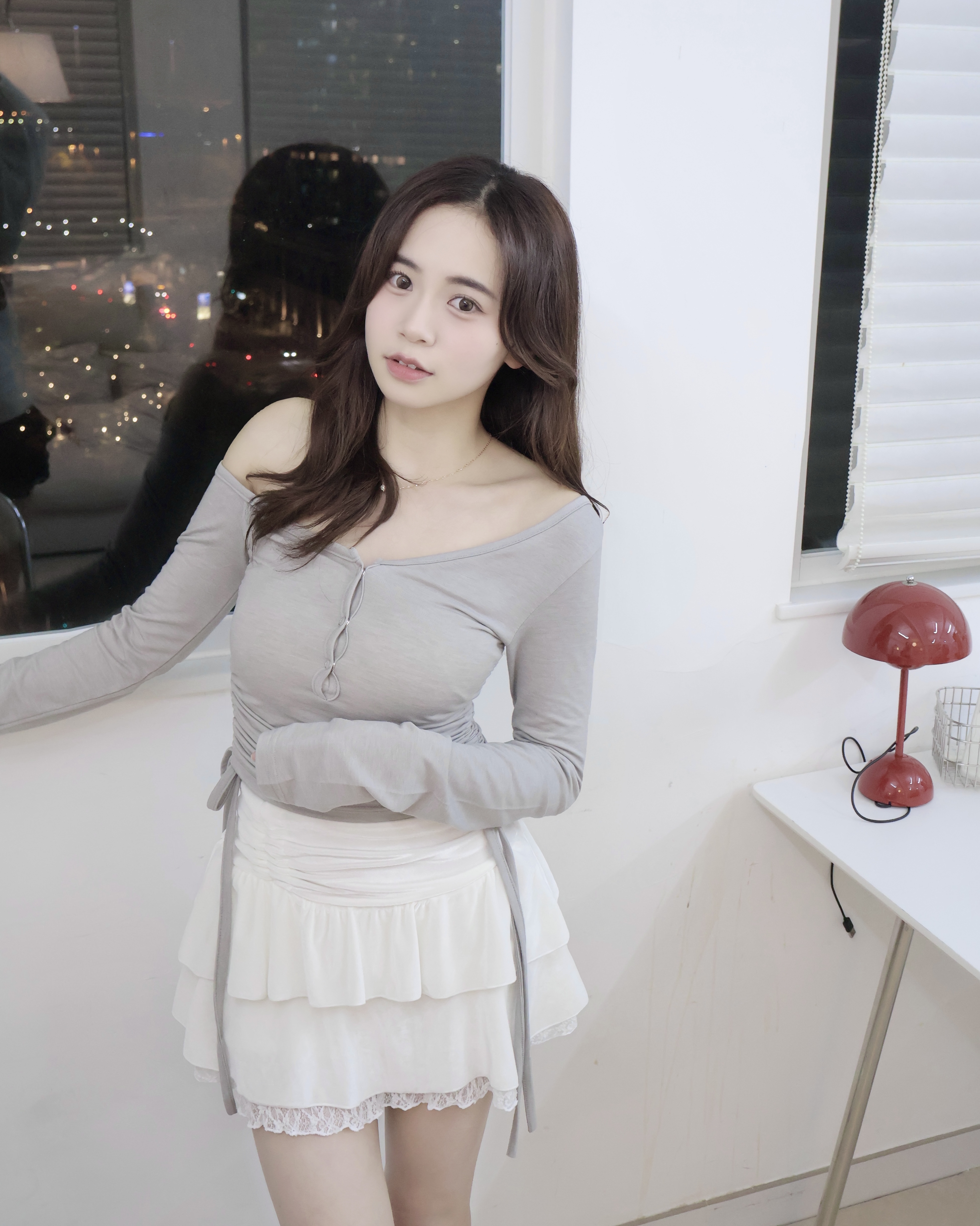 【 🪩 小機心顯身材𝑷𝒊𝒄𝒌!♪ 極親膚！辣妹鏤空啪啪鈕扣雙綁帶上衣🩶 】 Moonlight Shirring Top(兩色入)