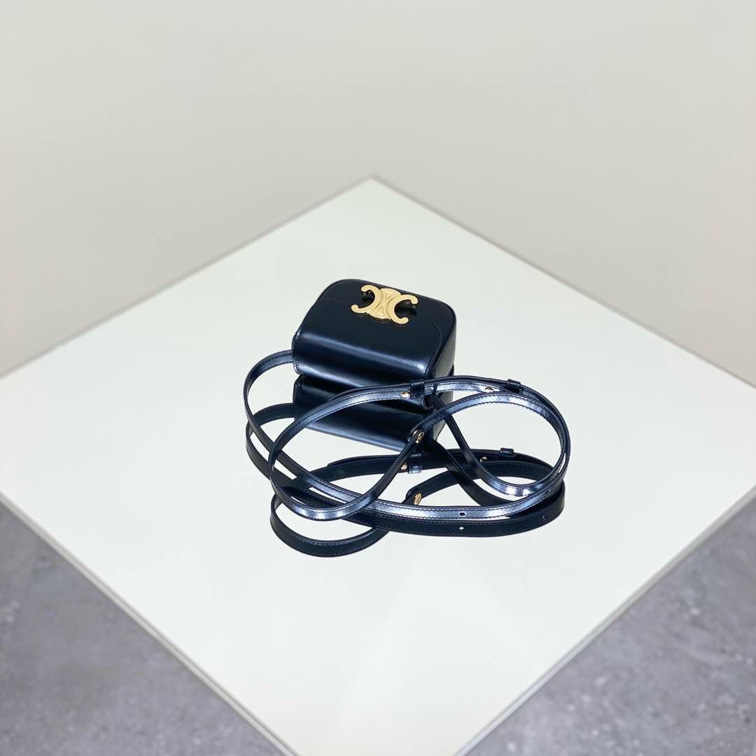 🔥大货实拍图 𝗖𝗘𝗟𝗜𝗡𝗘 ♥ 迷你凯旋门 型号：10I512 尺寸：11*8*4cm