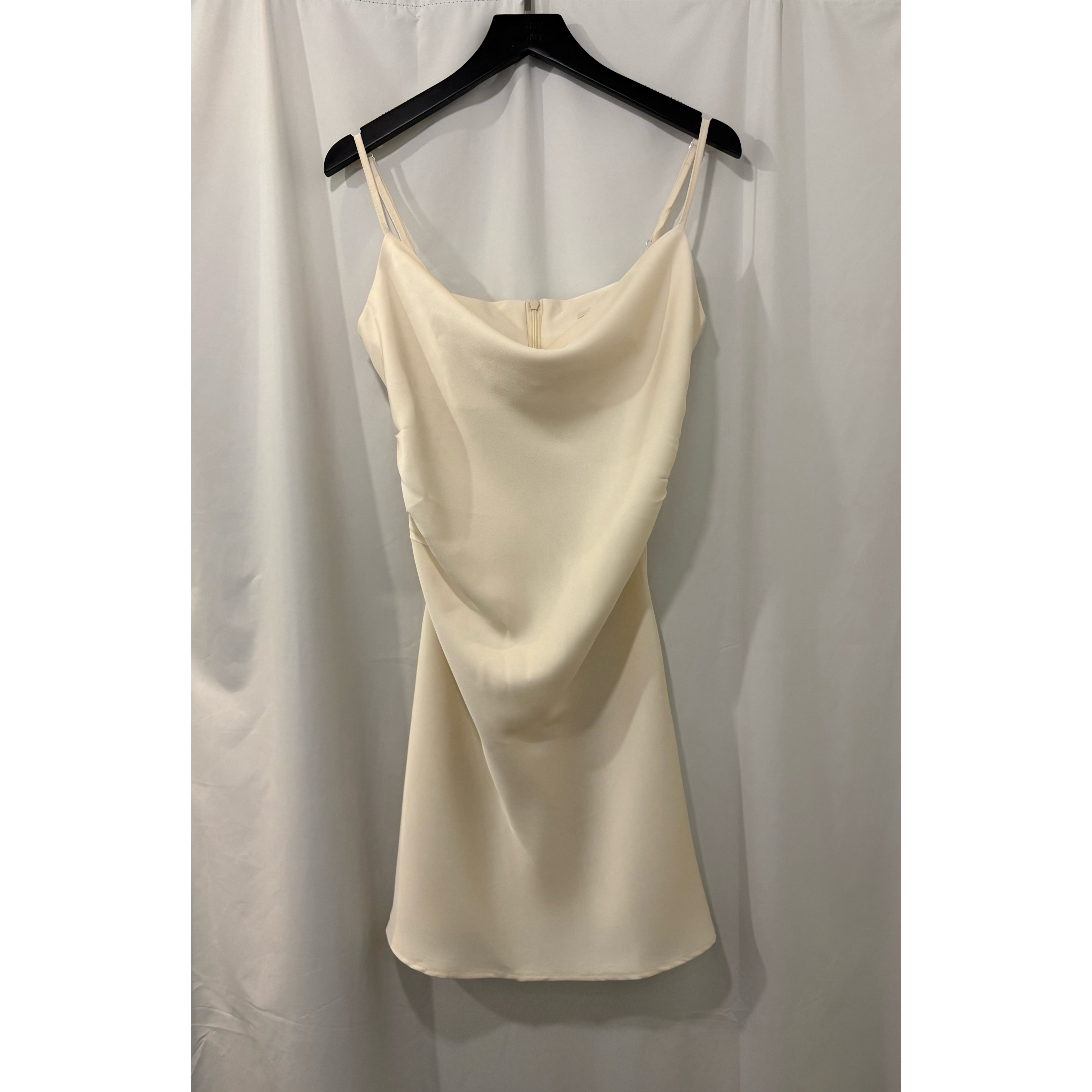 新品價6月23截🤍2606K《SATIN COWL NECK OPS》