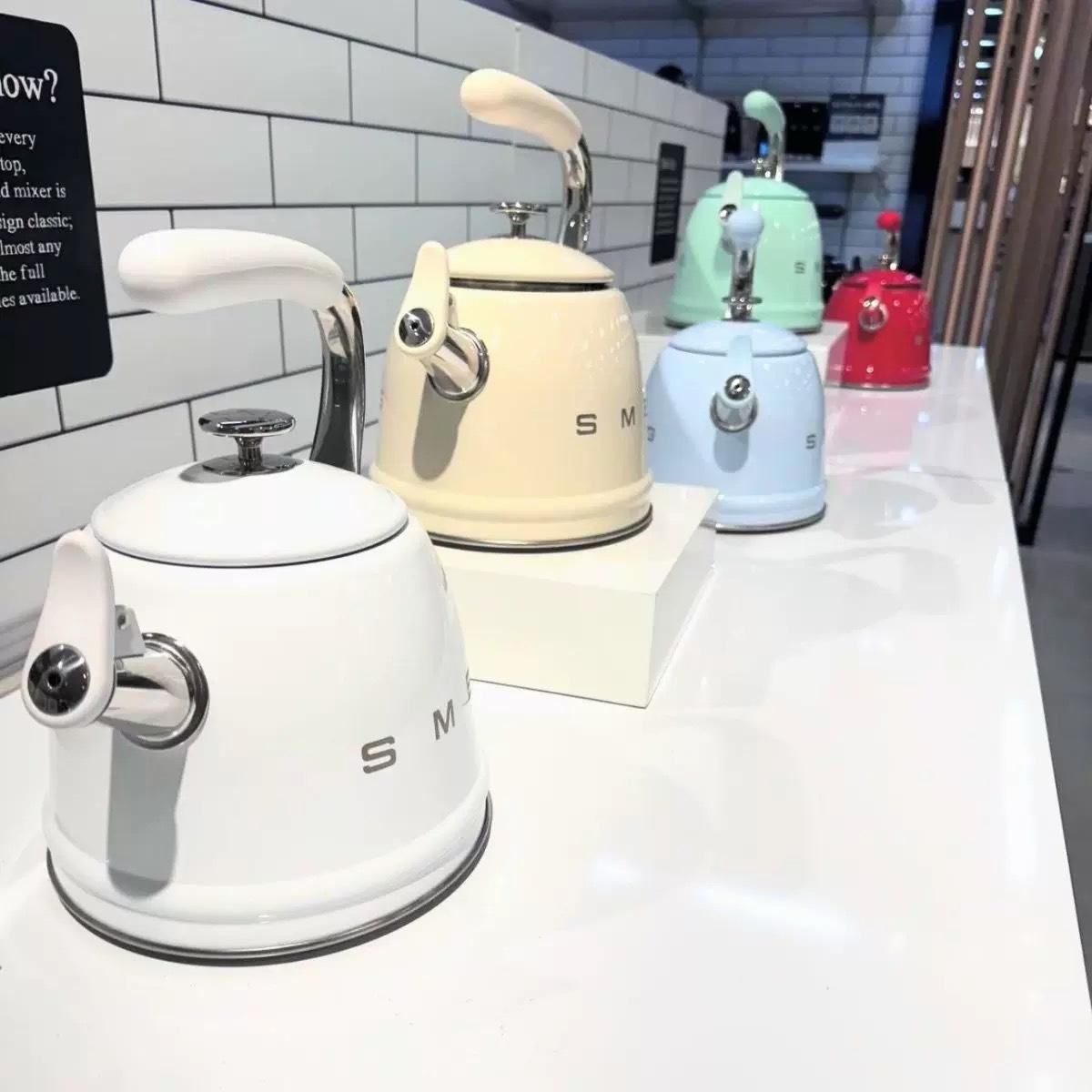 $328套。SMEG復古電水壺，把50年代的優雅浪漫搬進現代廚房～