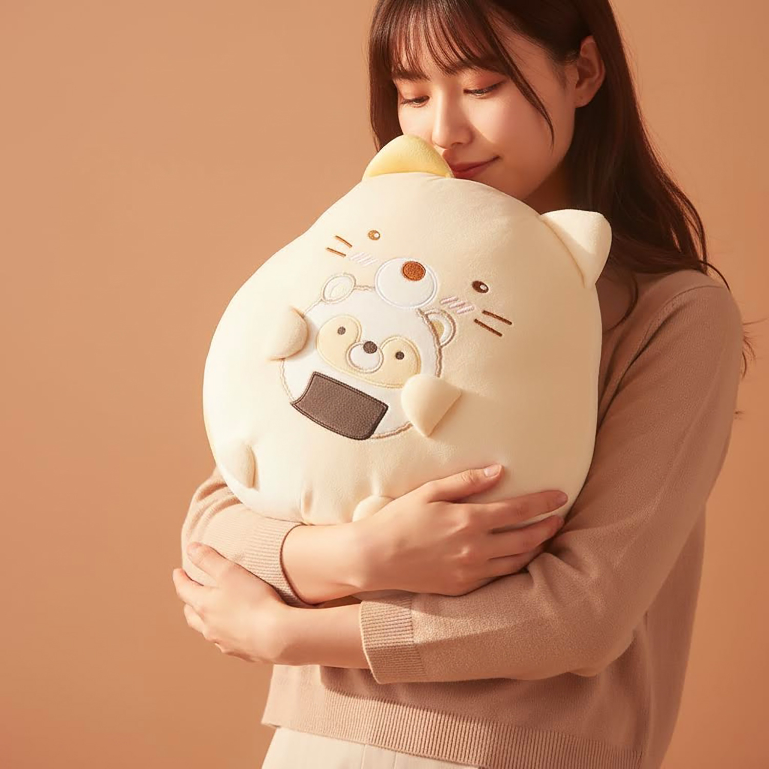 角落生物 - 狸貓餐廳系列抱枕 (小貓抱狸貓款)