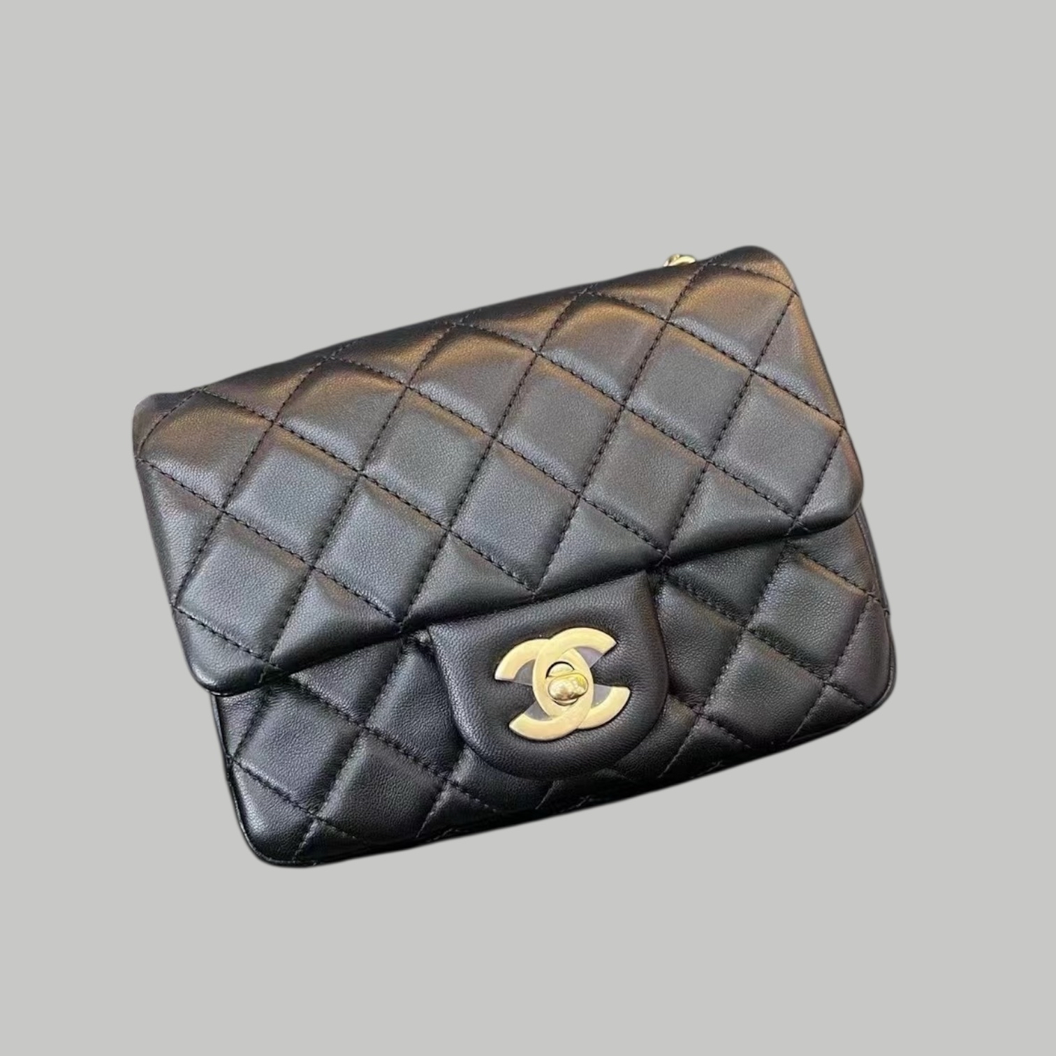 Chanel 羊皮方胖金球