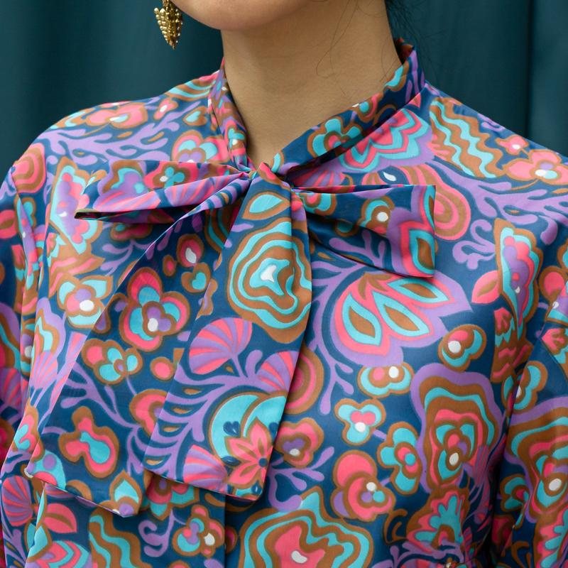 Vintage 1970s Hippies Psychedelic Pattern Tie Collar Blouse/Shirt (MT1605)