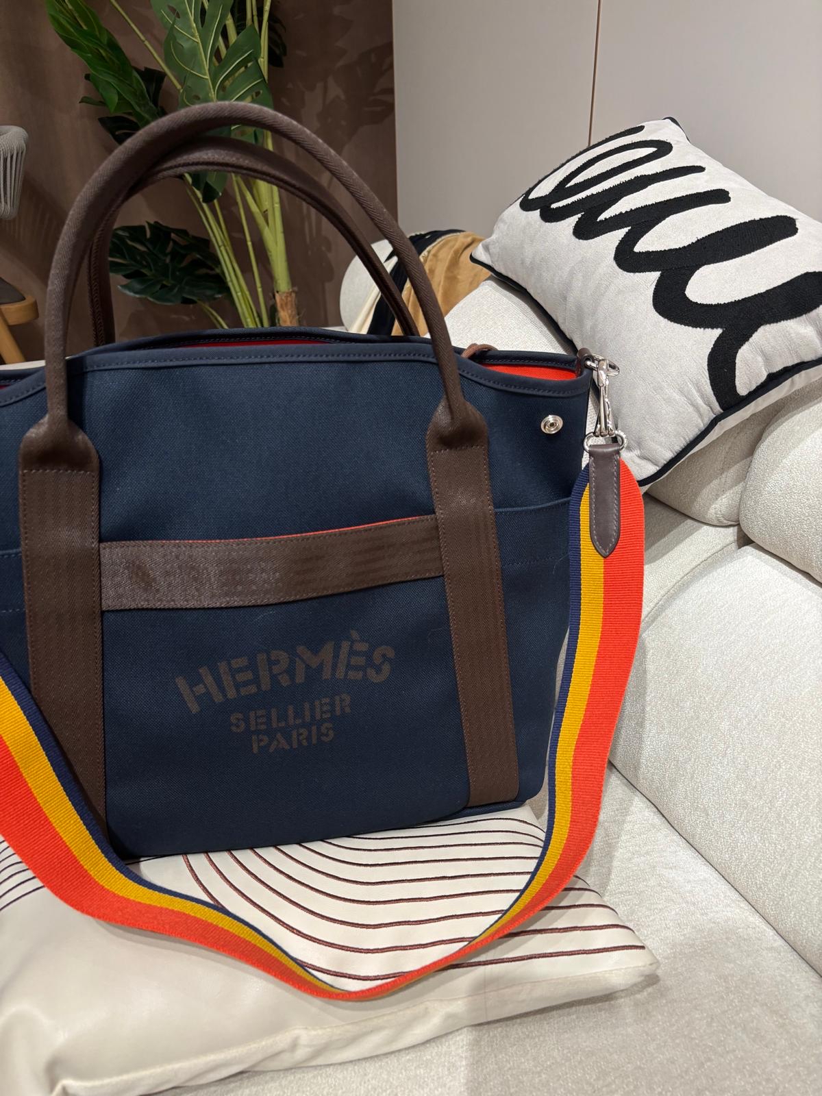 HERMES Grooming tote bag Stamp C shoulder bag Navy 100%Authentic,98%new✅strap✅dust bag  