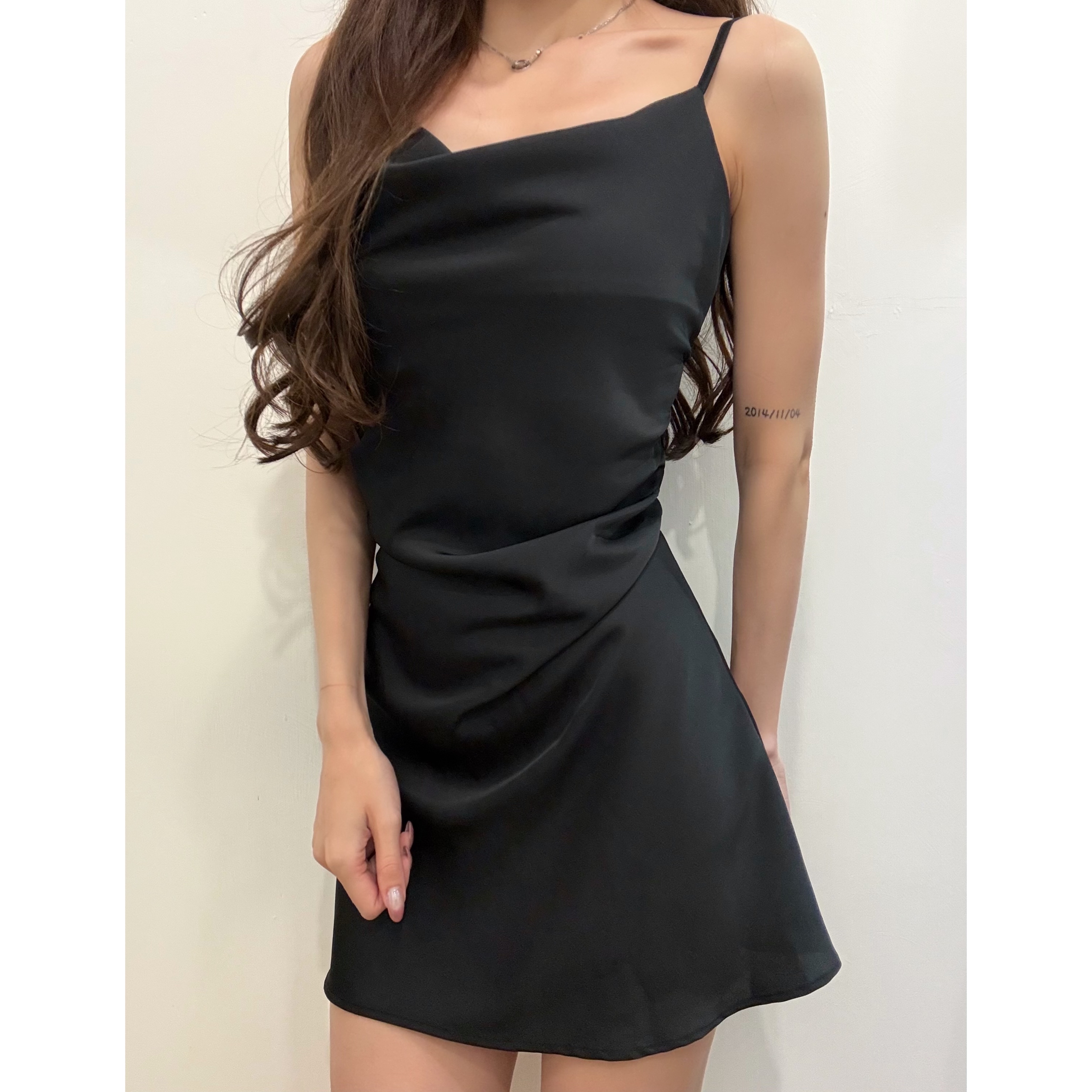 新品價6月23截🤍2606K《SATIN COWL NECK OPS》