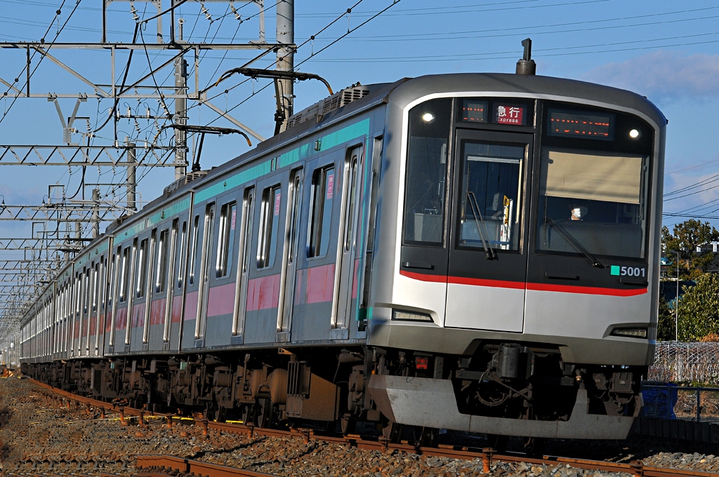 Kato 東急電鉄 田園都市線 5000系 (基礎動力四節組配升級行走摩打）