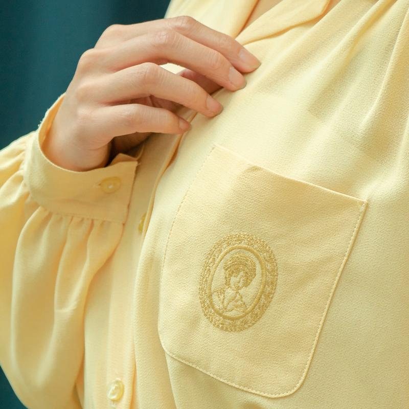 Rare! Vintage C.a. 1980s Made in France Light Yellow Lady Portrait Embroidery Blouse /Ladies Shirt (MT1604-5)