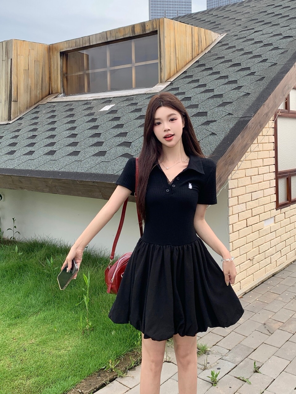 B110(6933) 韩系甜美风蕾丝花边翻领小兔子刺绣拼下摆花苞边黑连身裙