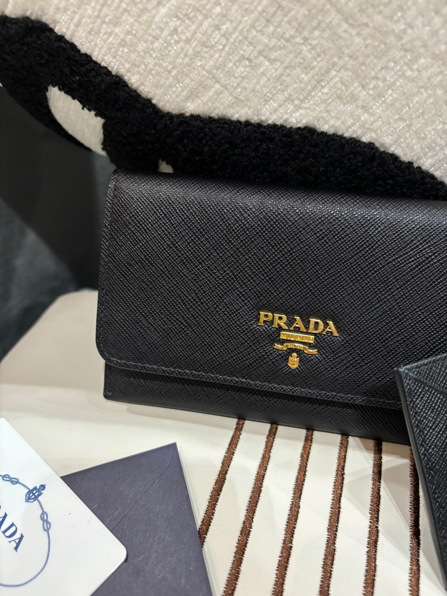 Prada Saffiano leather wallet with card holder 100%Authentic, 99%New ✅ certificate ✅Box