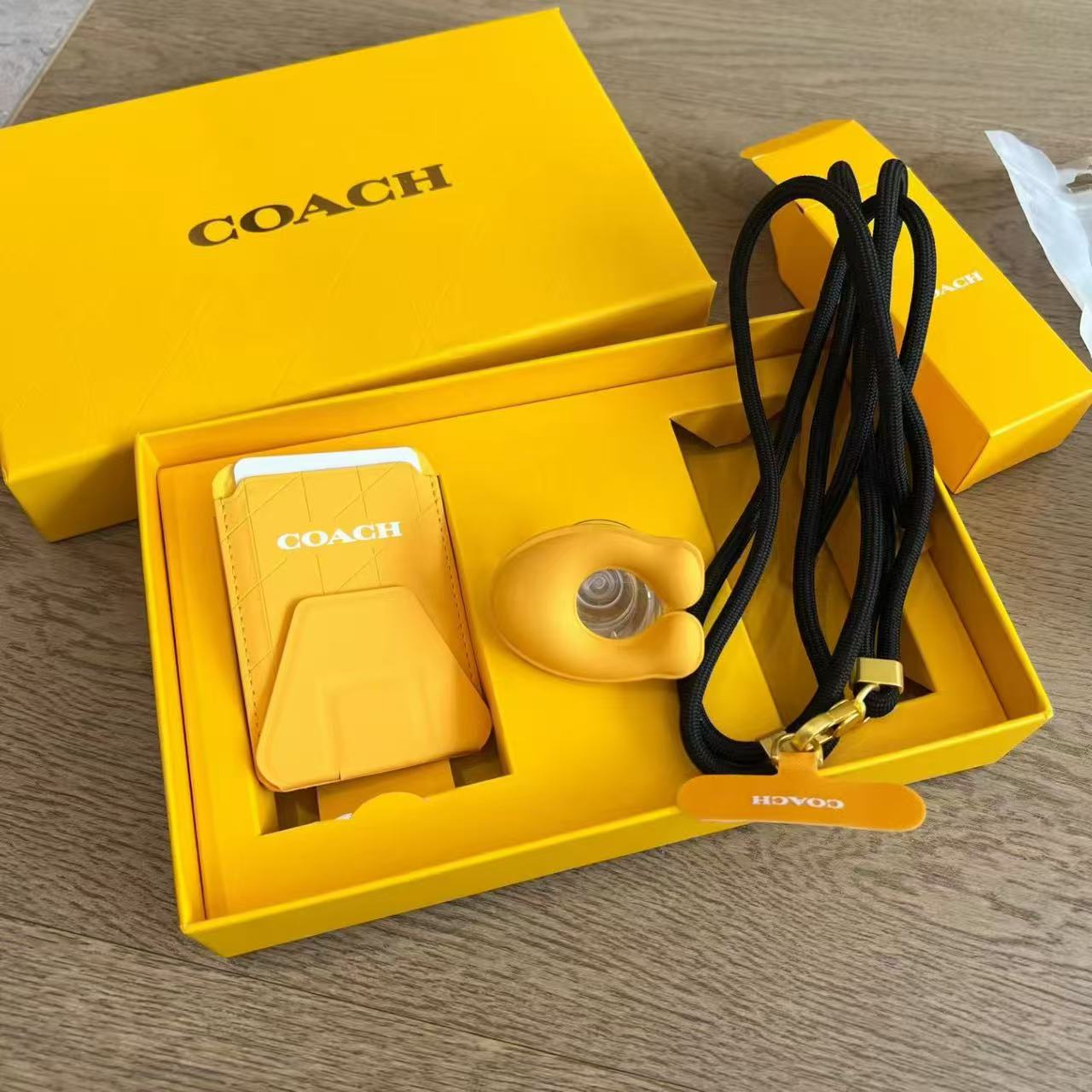 即將下架 清貨價🌈A118 - 🎁禮品限定Coach滿額禮品手機配件套裝