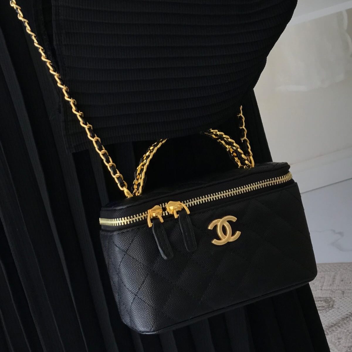 CHANEL 🤍PRE OWNED 22s Handle 字母款黑金荔枝皮 長盒子🖤