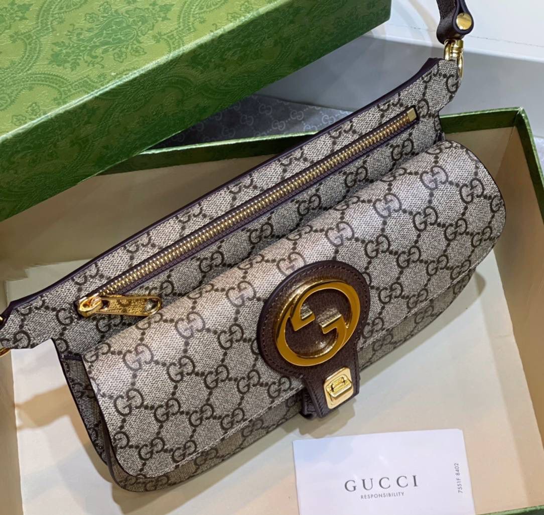 🔥 𝐆𝐮𝐜𝐜𝐢 𝐁𝐥𝐨𝐧𝐝𝐢𝐞胸包 # ▪️型号：718154 ▪️尺寸：24*4*5cm G互扣新款，太好看了叭😍腰包➕胸包斜挎！包型也是hin时髦复古，经典现代风.全钢五金➕原厂皮质感份很足❗️容量满足日常，拉链隔层则展现灵活百搭的现代风格。此单品可高腰或低腰佩戴，扭转式搭扣，肩带可调节！