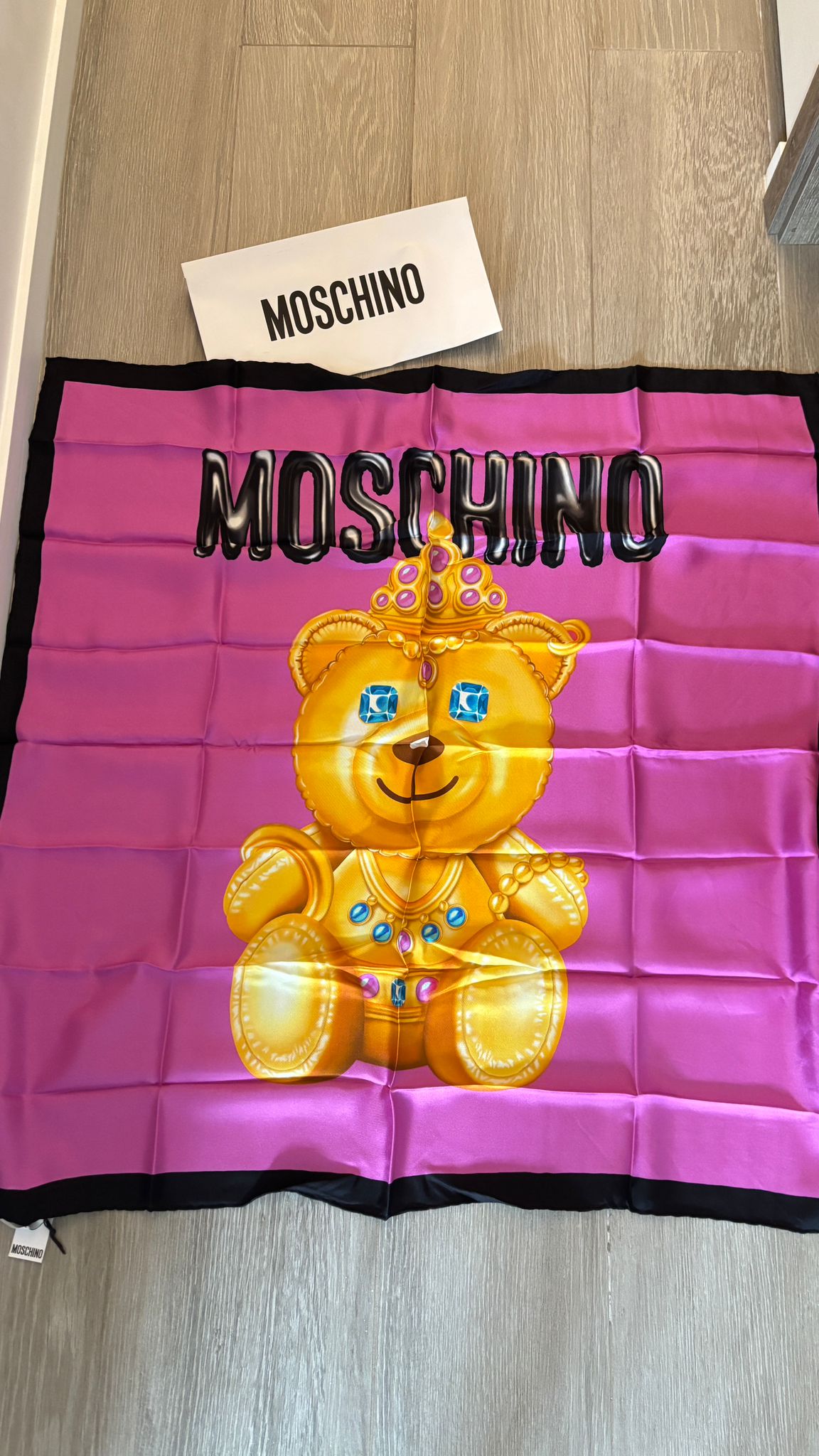現貨 Moschino 正方絲巾