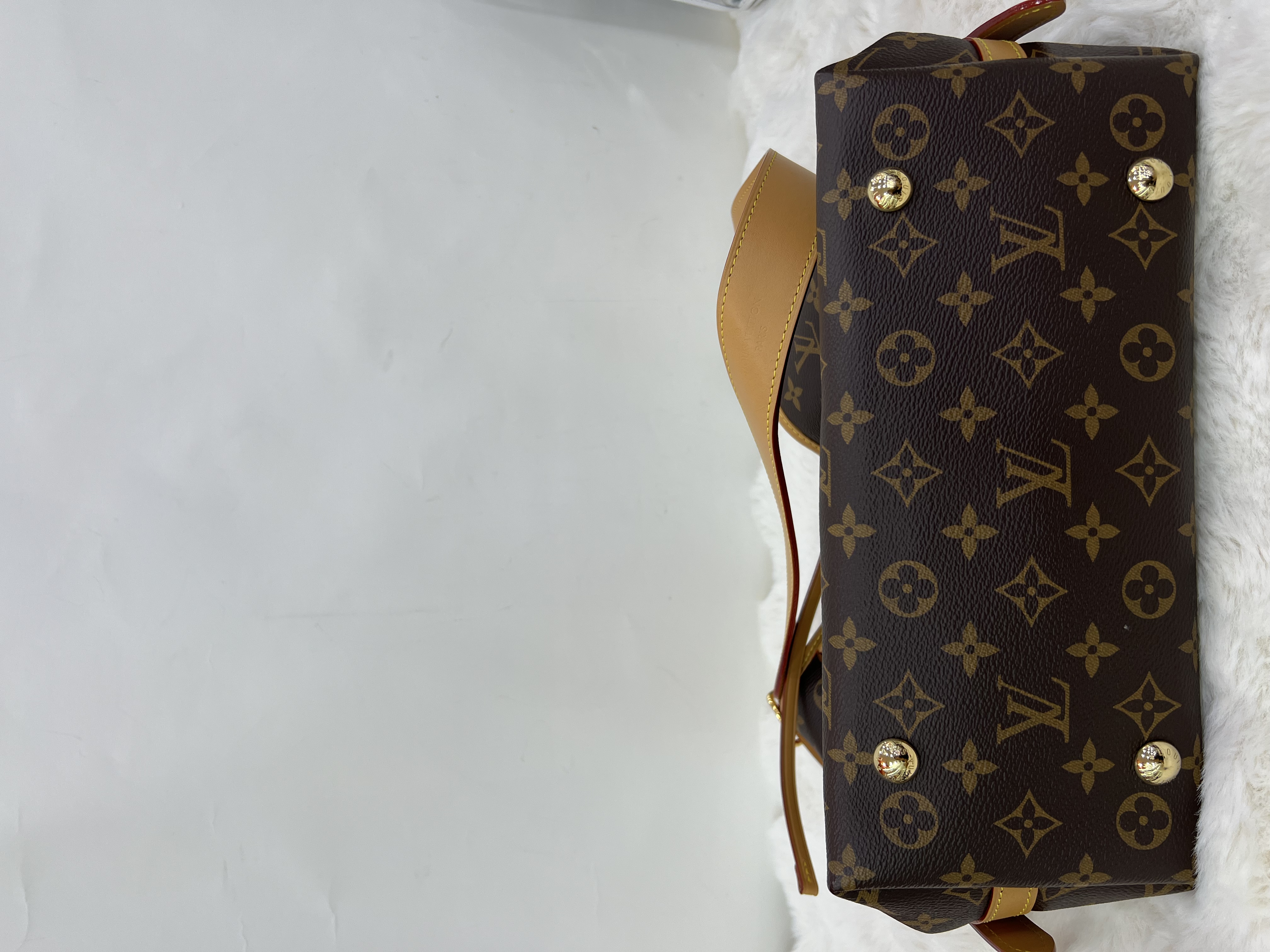 直播貨品 |  [1個-$100 2個-$300］J24