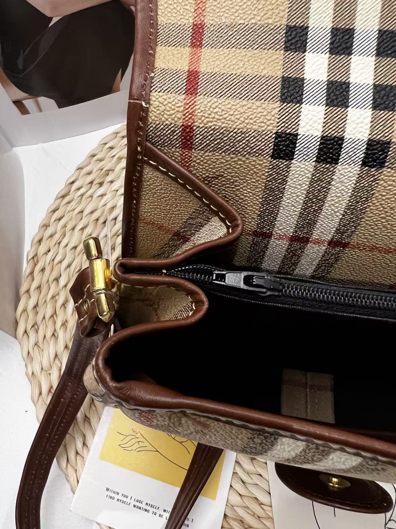 Burberrys Vintage Nova Check Saddle Bag