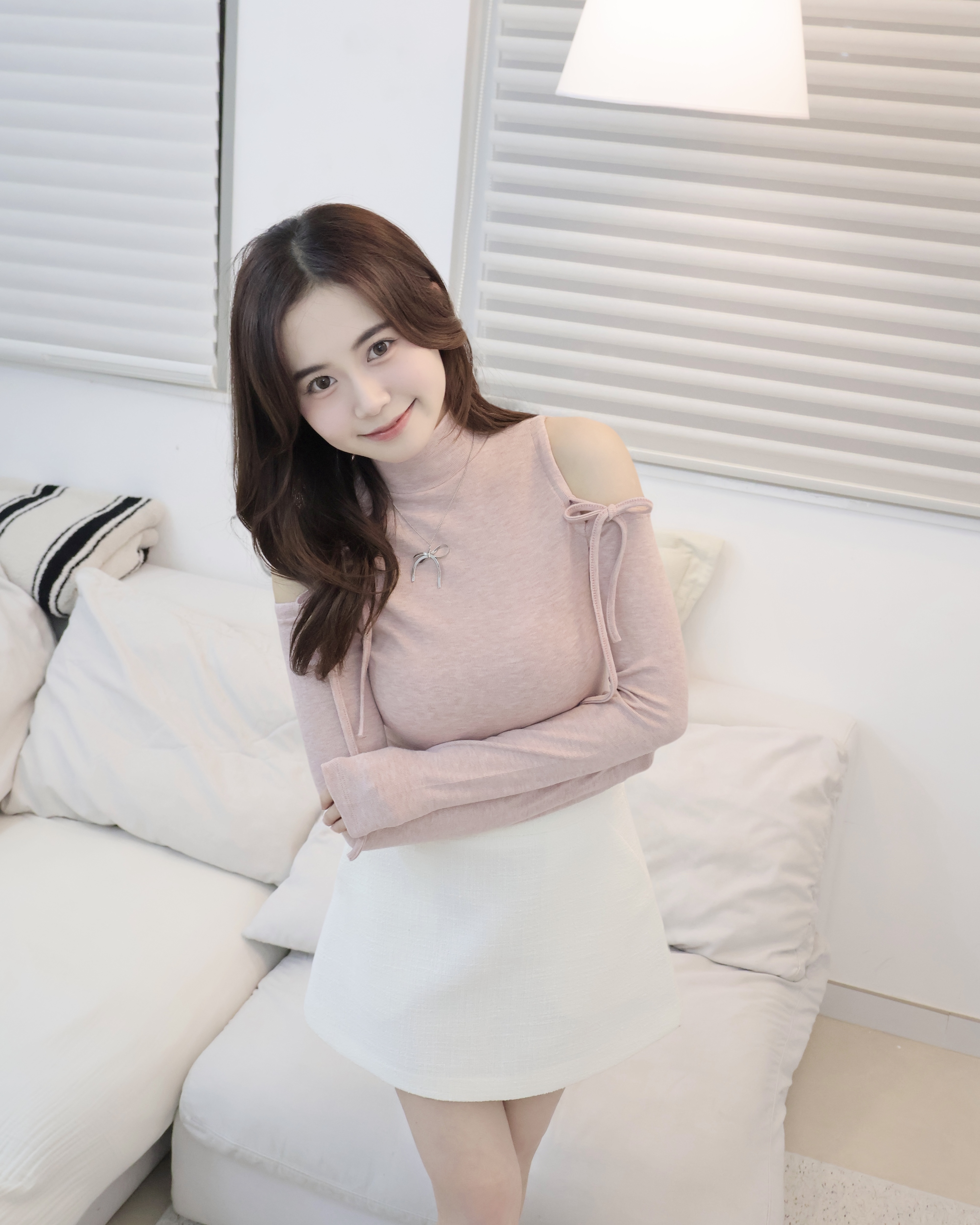 【 ੨੨完美顯身材💕恰到好處小性感🫧高領露肩綁帶混色上衣!⋆˚ʚɞ】Strawberry Cake Ribbon Top(三色入)