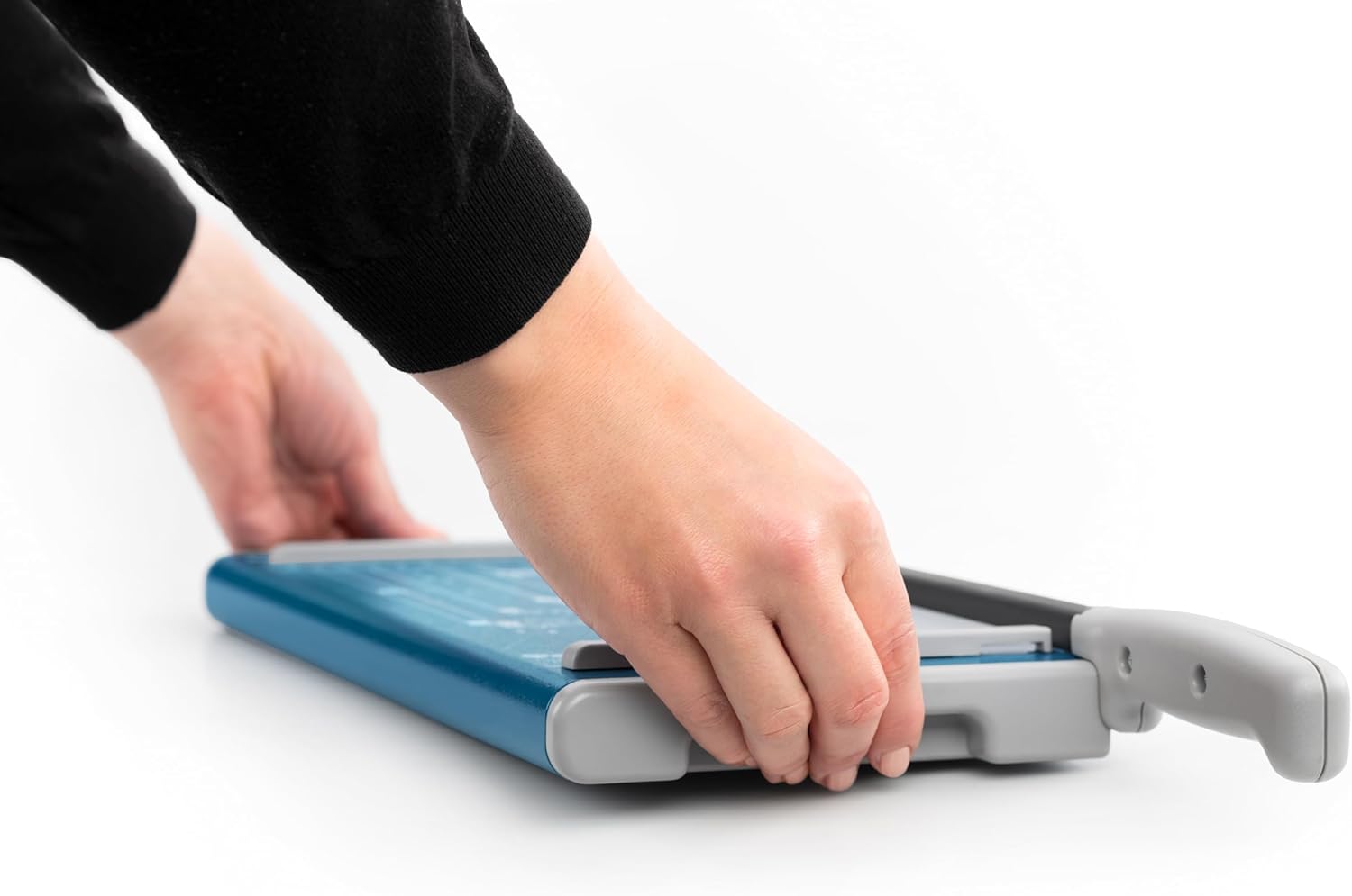 Dahle 502 : Entry Level Paper Guillotine , able to cut 320mm in length and 0.8mm in thickness