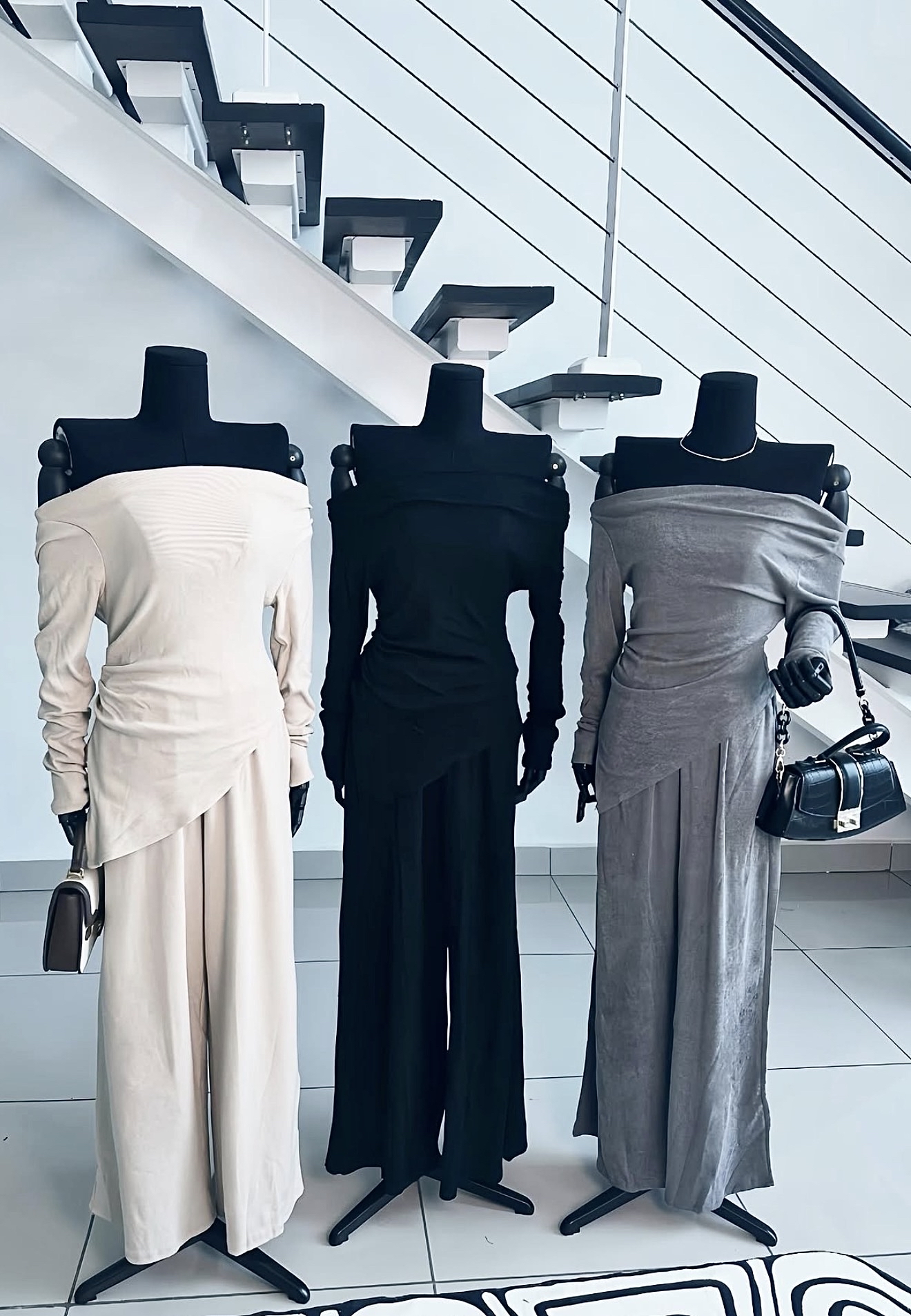 气质长袖上衣一字肩搭配宽松长裤两件套