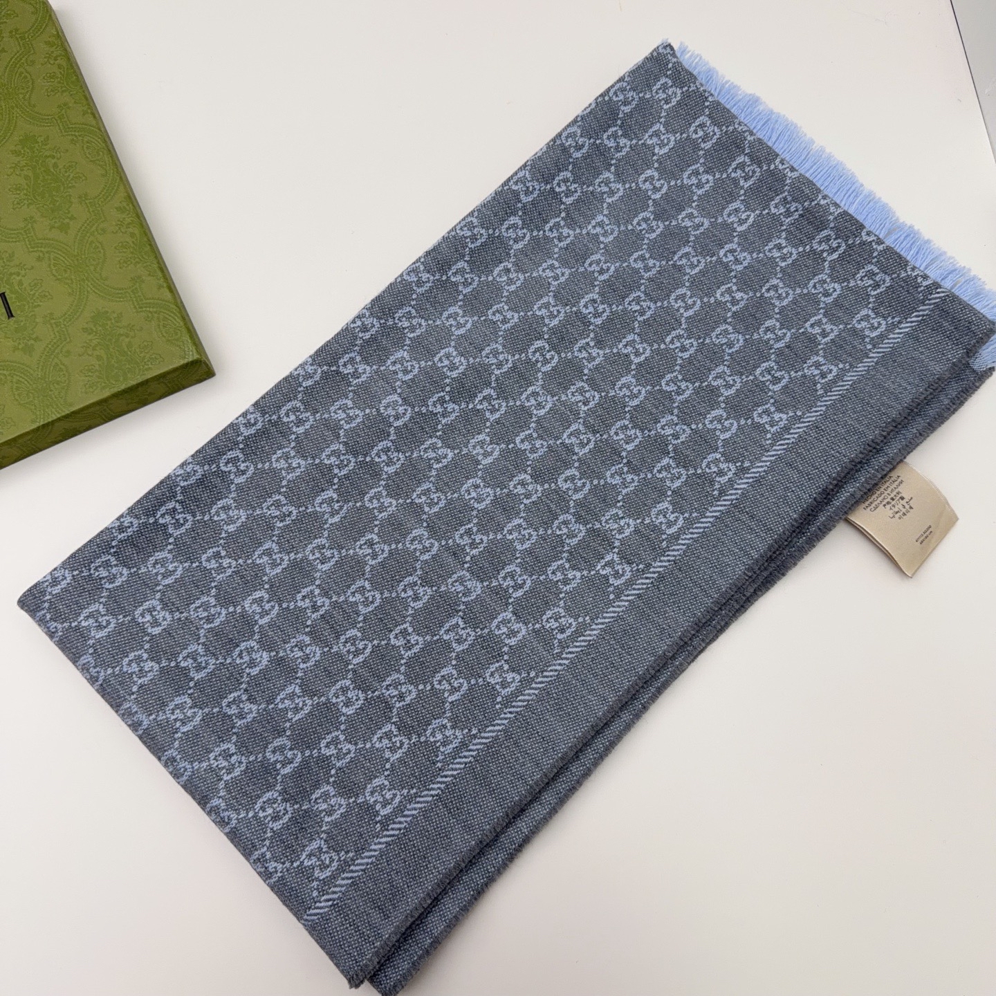 【全新】Gucci雙面灰色拼藍色頸巾