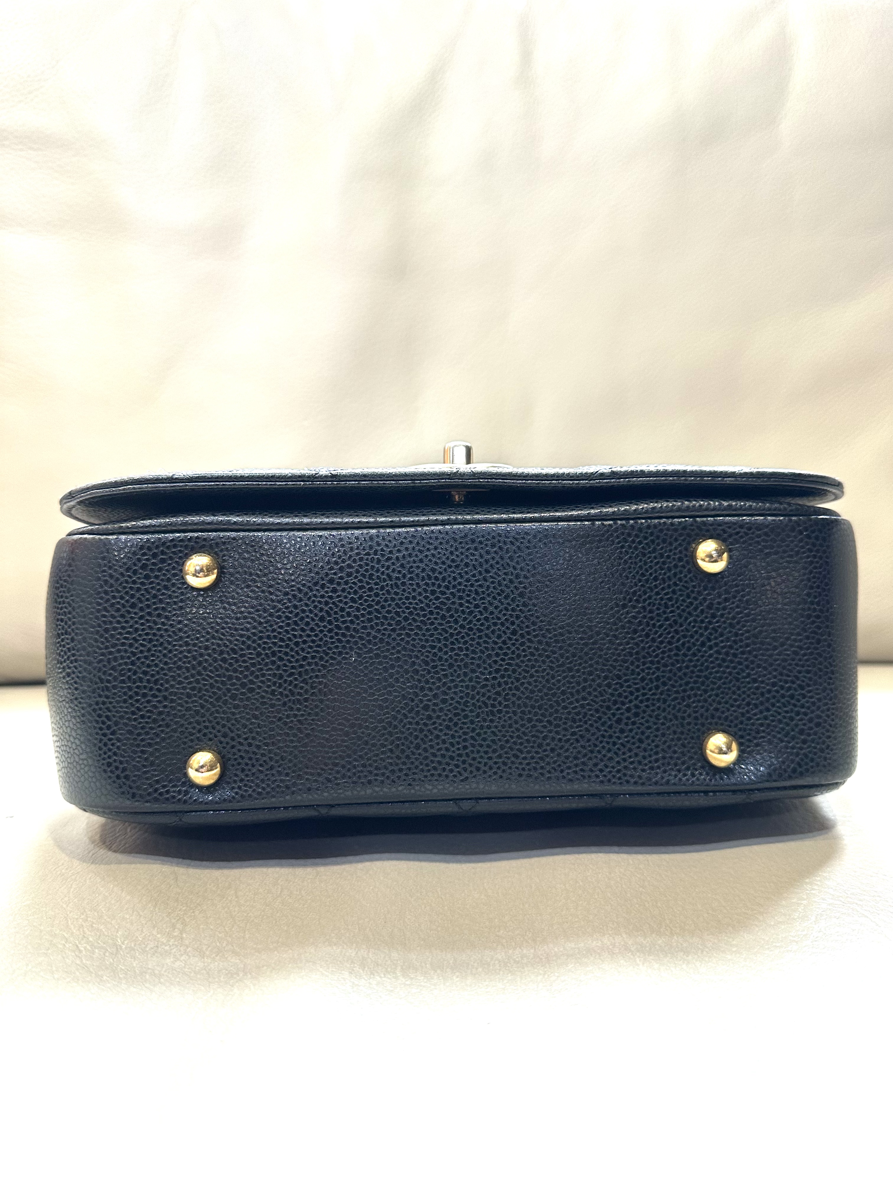 Pre-owned Chanel Black Top Handle Flap Bag / Product Code: 26040501