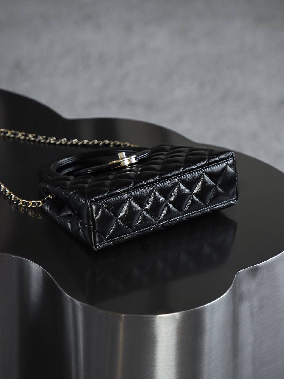 Kelly25C鑒定版👜 一包一碼 支持全球鑒定查驗身份證原廠專G Bonaudo皮料過關清單資料可査詢 kelly bag終於來了，也太優雅太復古了吧！新kelly菱格紋和皮質的更新讓它更有質感更加時髦！ 包包整體很有vintage味道，簡約優雅氣質，像藝術品般的存在！ 五金：厚镀24k复古金 皮料：Bonaudo原厂小牛皮 尺寸：8.3*12.5*4cm