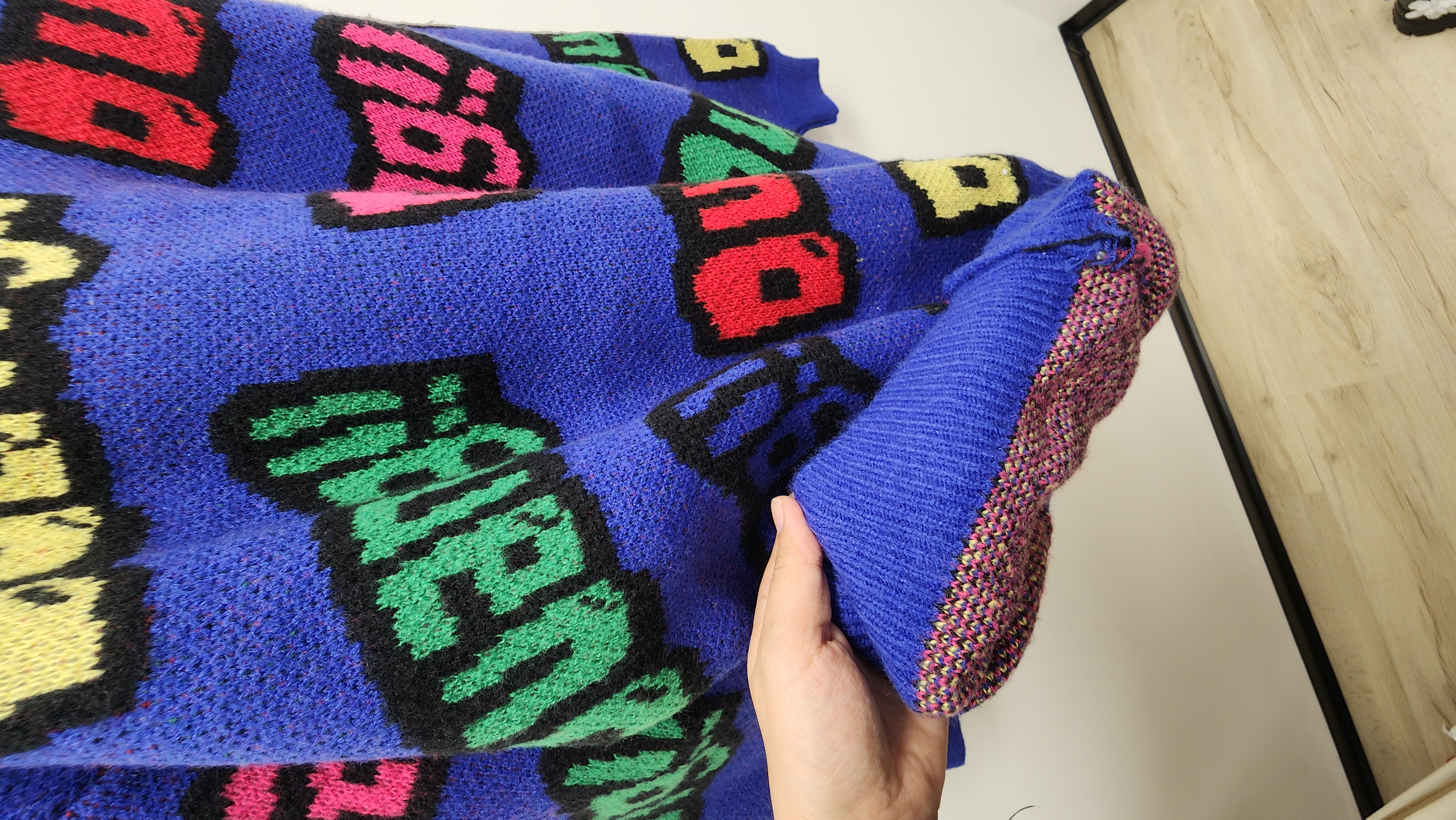 韓國藍拼彩字母哈哈笑針織外套