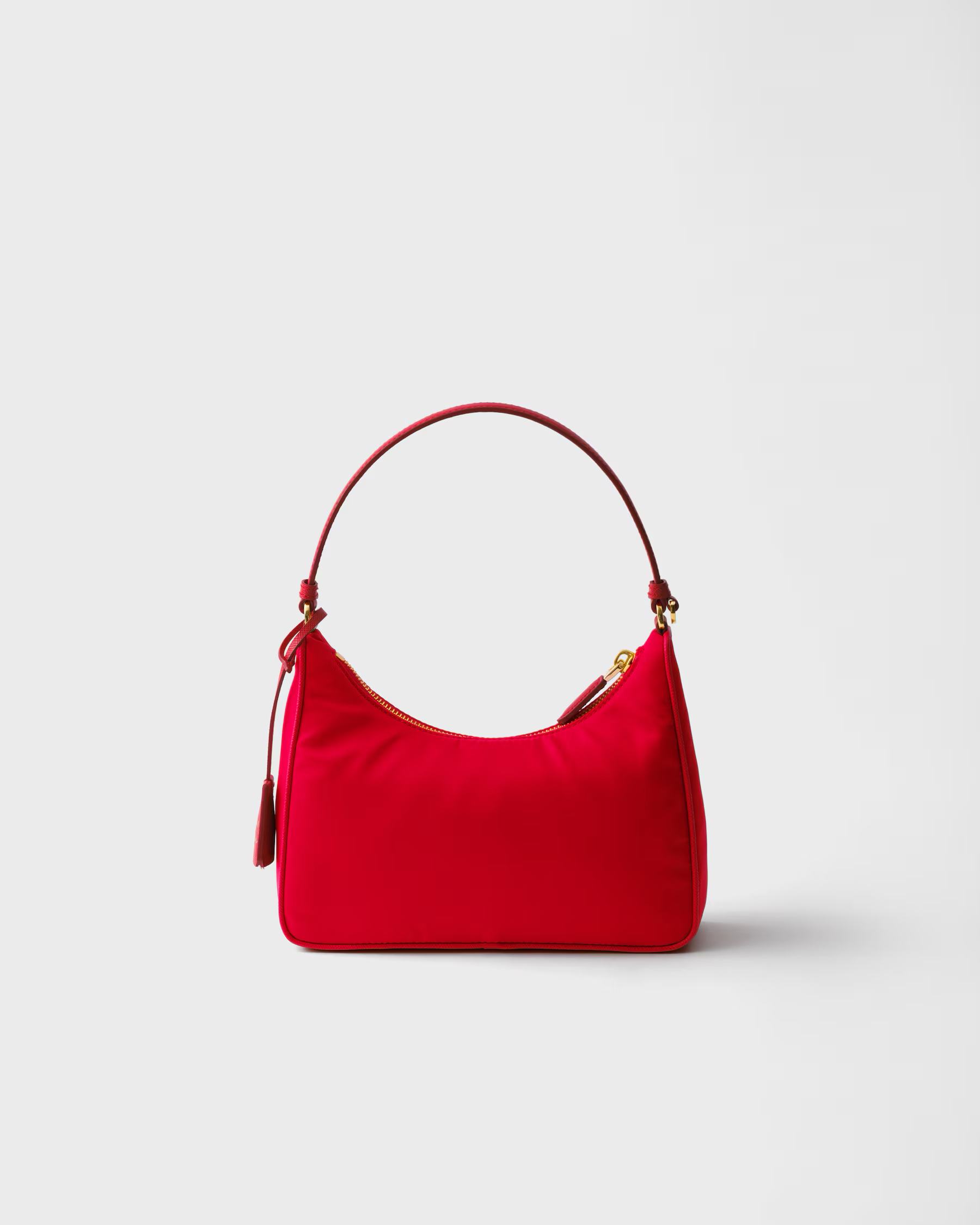 限時優惠✨訂貨🍒Prada Re-Edition 2005 Mini Bag Size 18x22x6.5cm(皮質肩帶) Color : Red