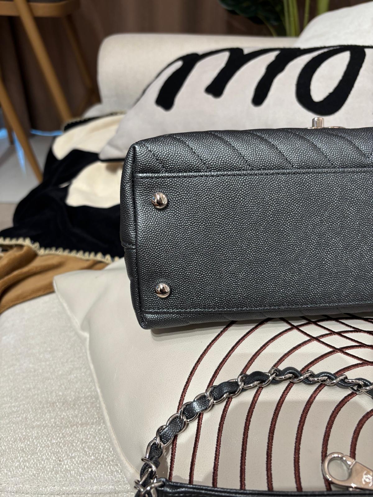 Chanel coco handle medium 荔枝牛皮100%Authentic ,98%new ✅28Card✅Dust bag✅Box