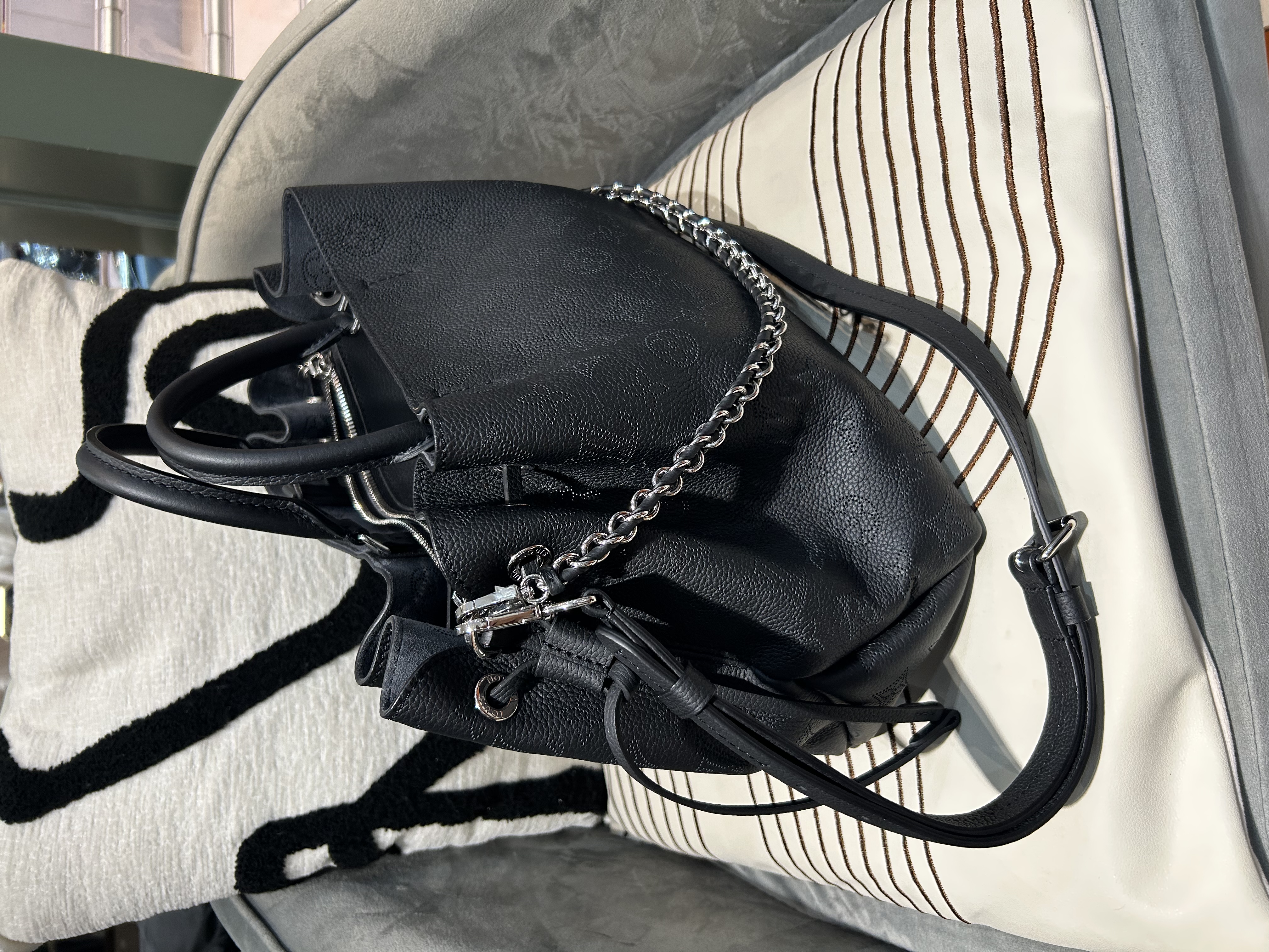 Louis Vuitton LV bella Tote bag Calfskin 2way bag Black 100%Authentic, 99%New ✅Dust bag
