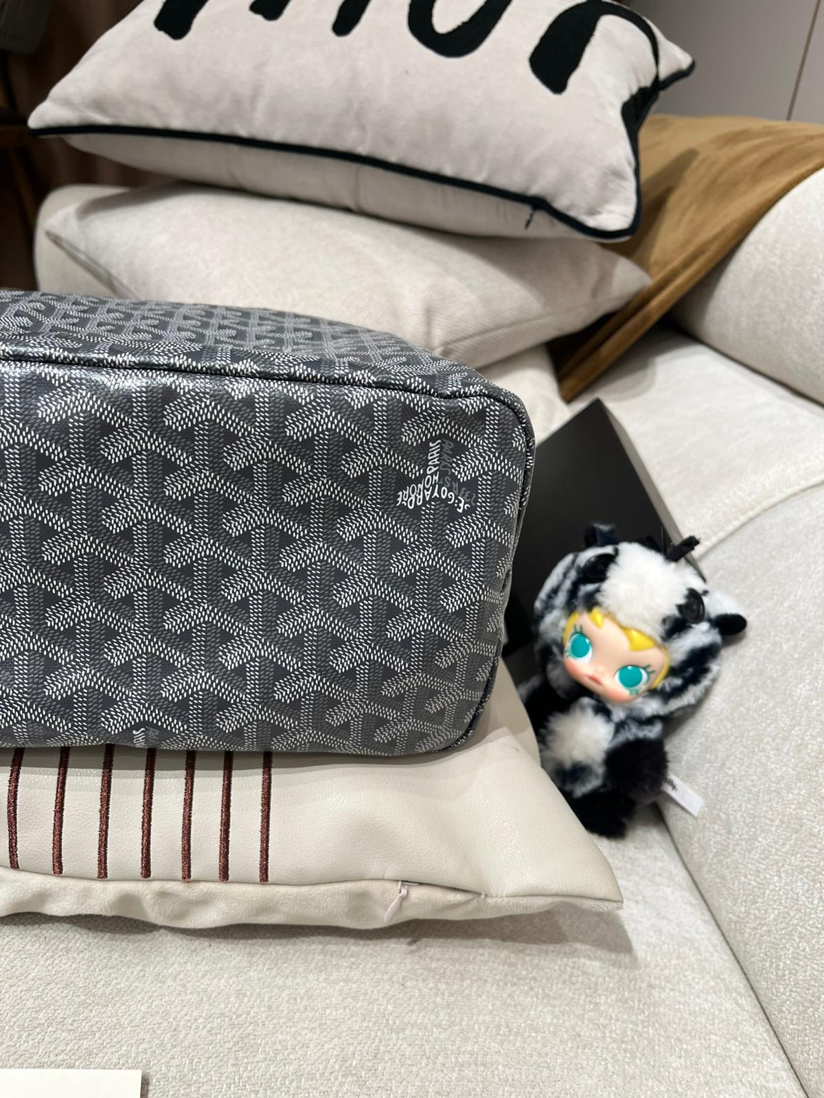 Goyard Hobo Grey 100%Authentic, 98%New ✅25專門店收據✅Dust bag