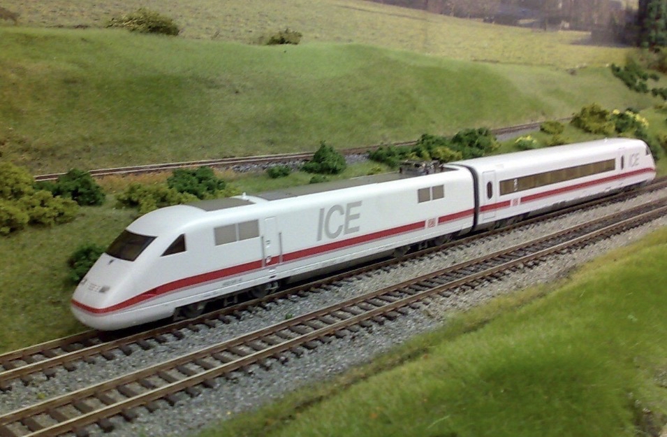 德國高速列車：城際特快列車 ICE2 Fleischmann 4452 雙駕駛室套裝