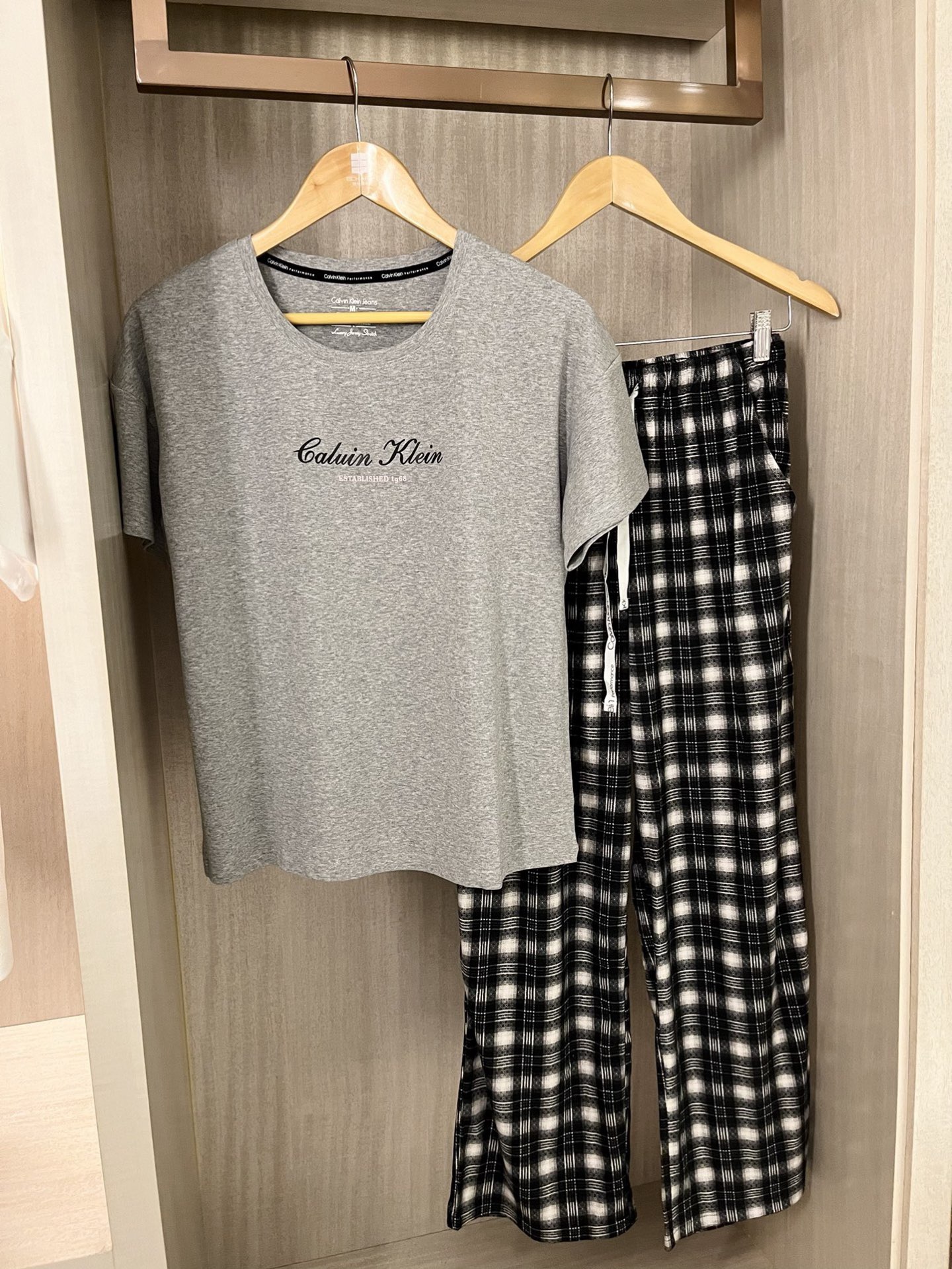 $188套。​🏠 CK 三色家居服套裝｜極致舒適之選 ☁️