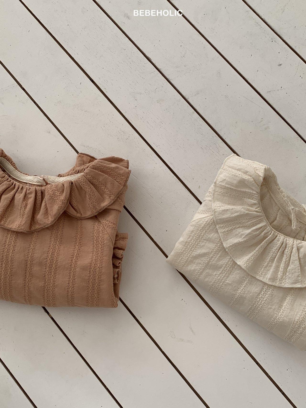 🌸預訂 韓國直送🌸🇰🇷BEBEHOLIC兩色提花荷葉領長袖上衣