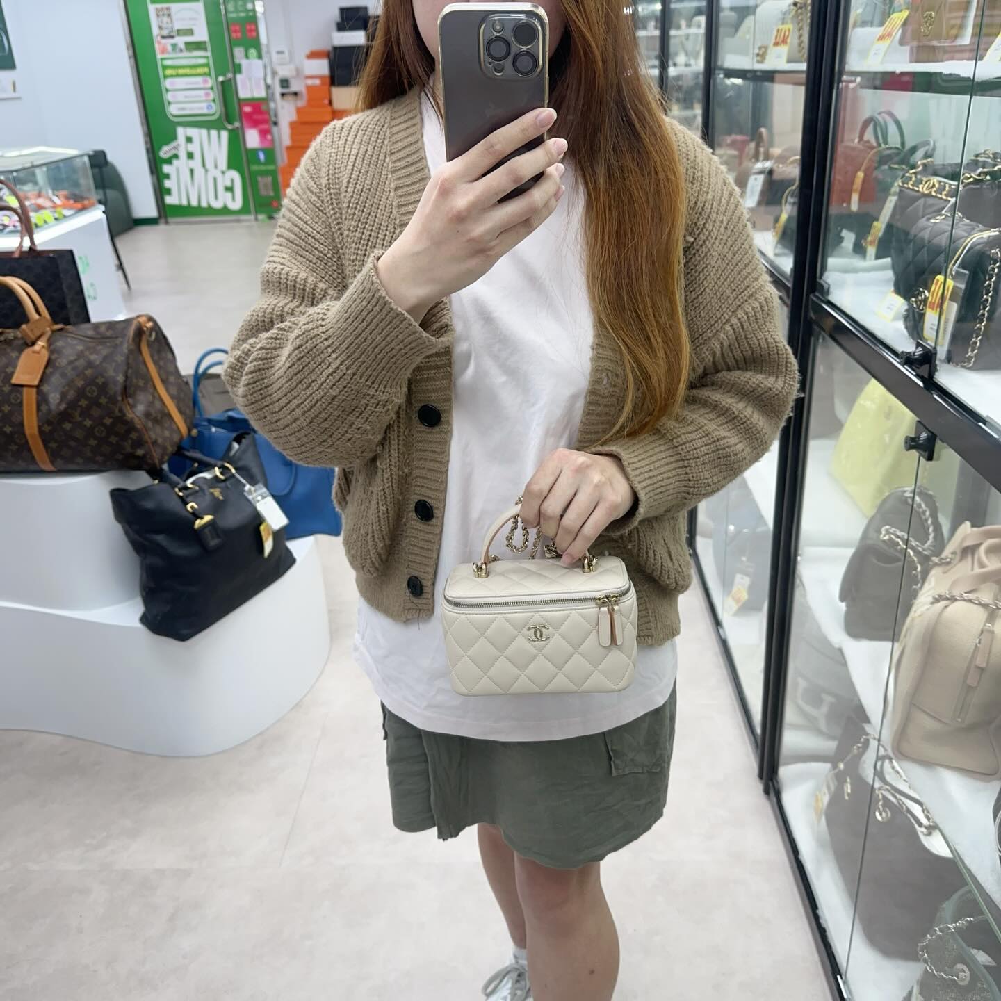 CHANEL 🤍PRE OWNED 23p Handle 杏色拼奶茶色金扣羊皮長盒子 晶片款 🤎